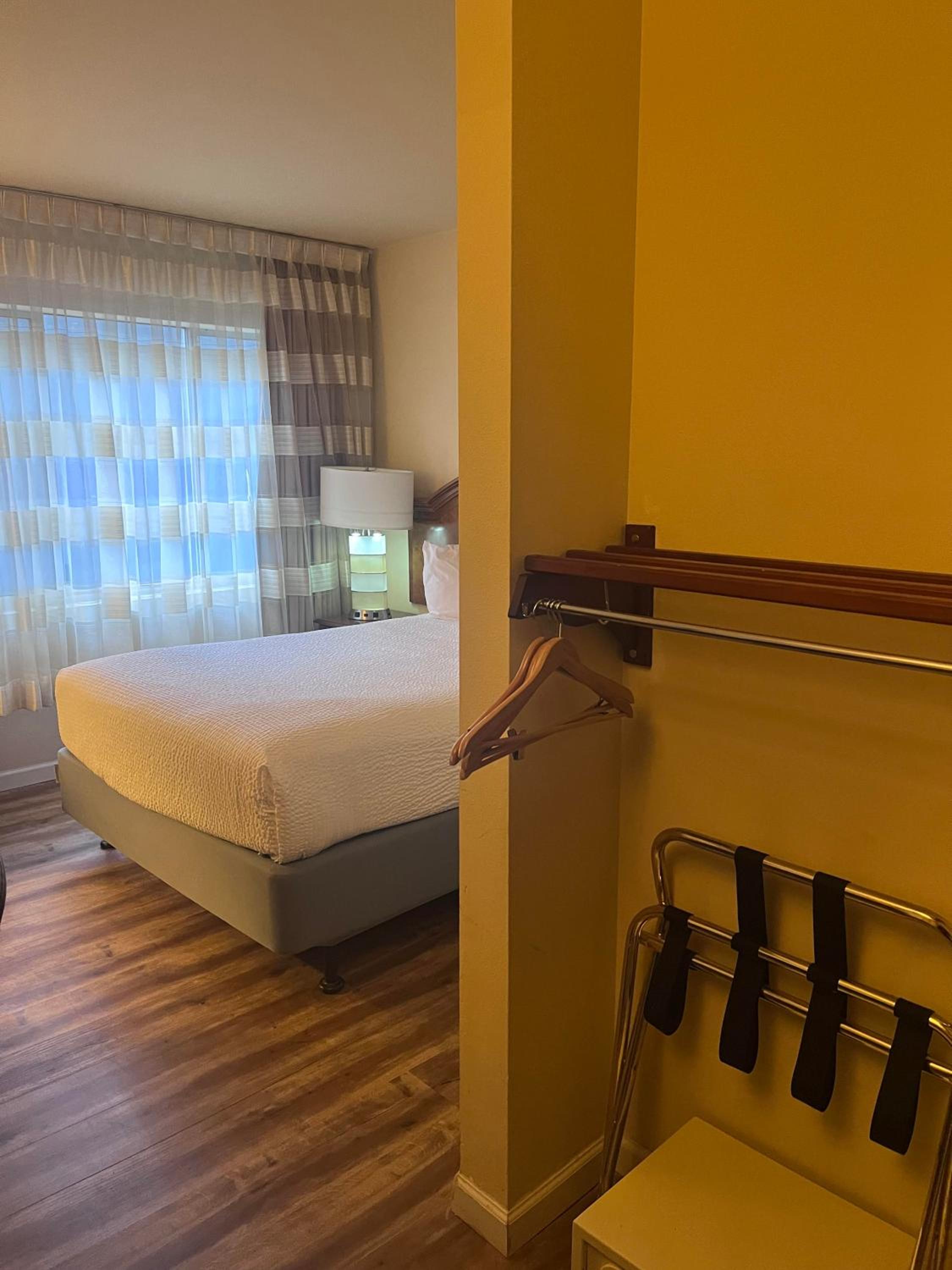 Queen Room - Mobility Access/Non-Smoking - Photo 1