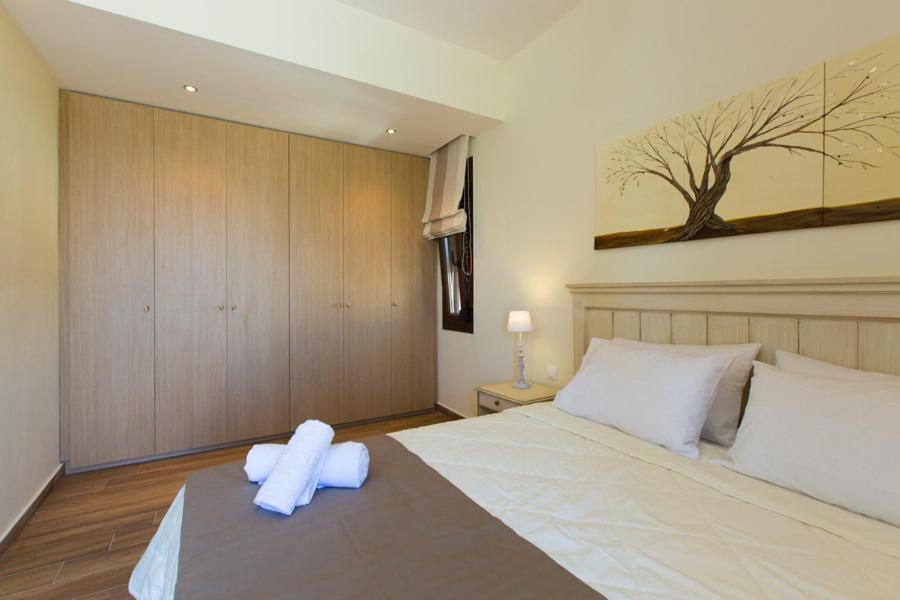 Three-Bedroom Villa photo 1