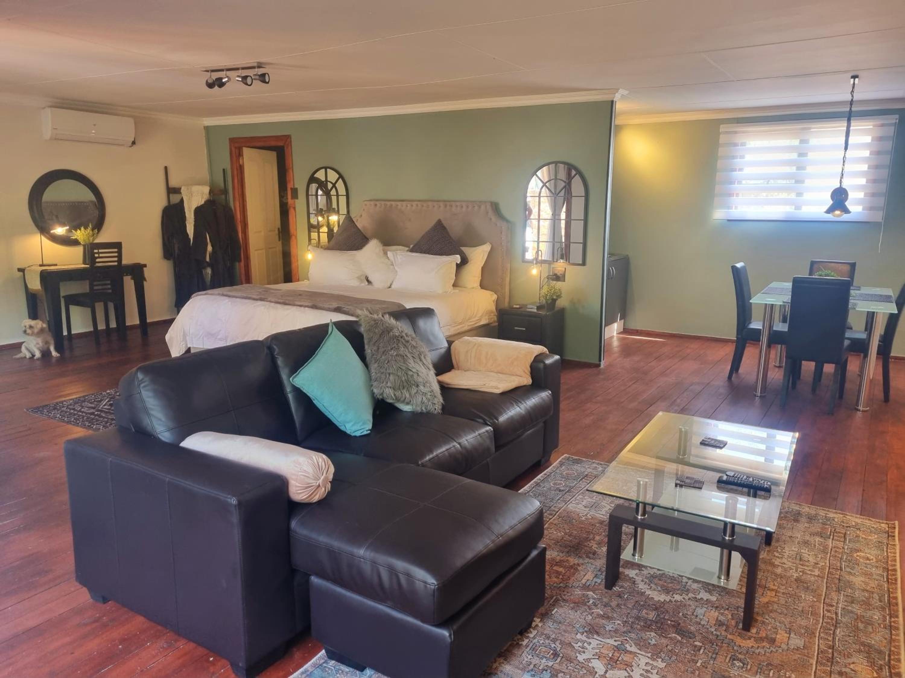 Deluxe King Room - Photo 7