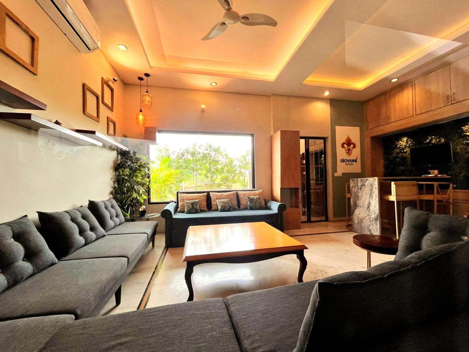 King Studio with Sofa Bed - Photo 25