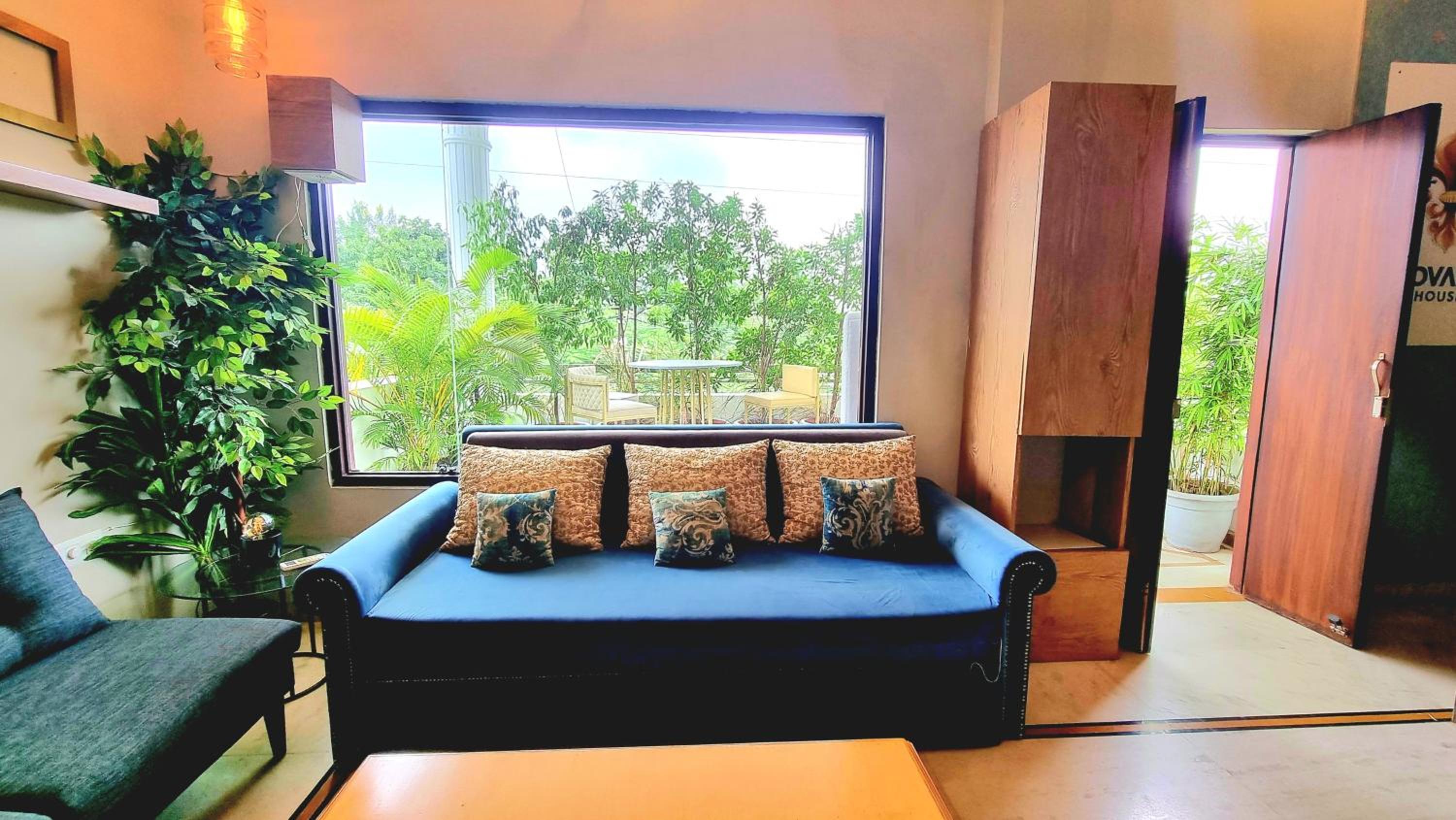 King Studio with Sofa Bed - Photo 18