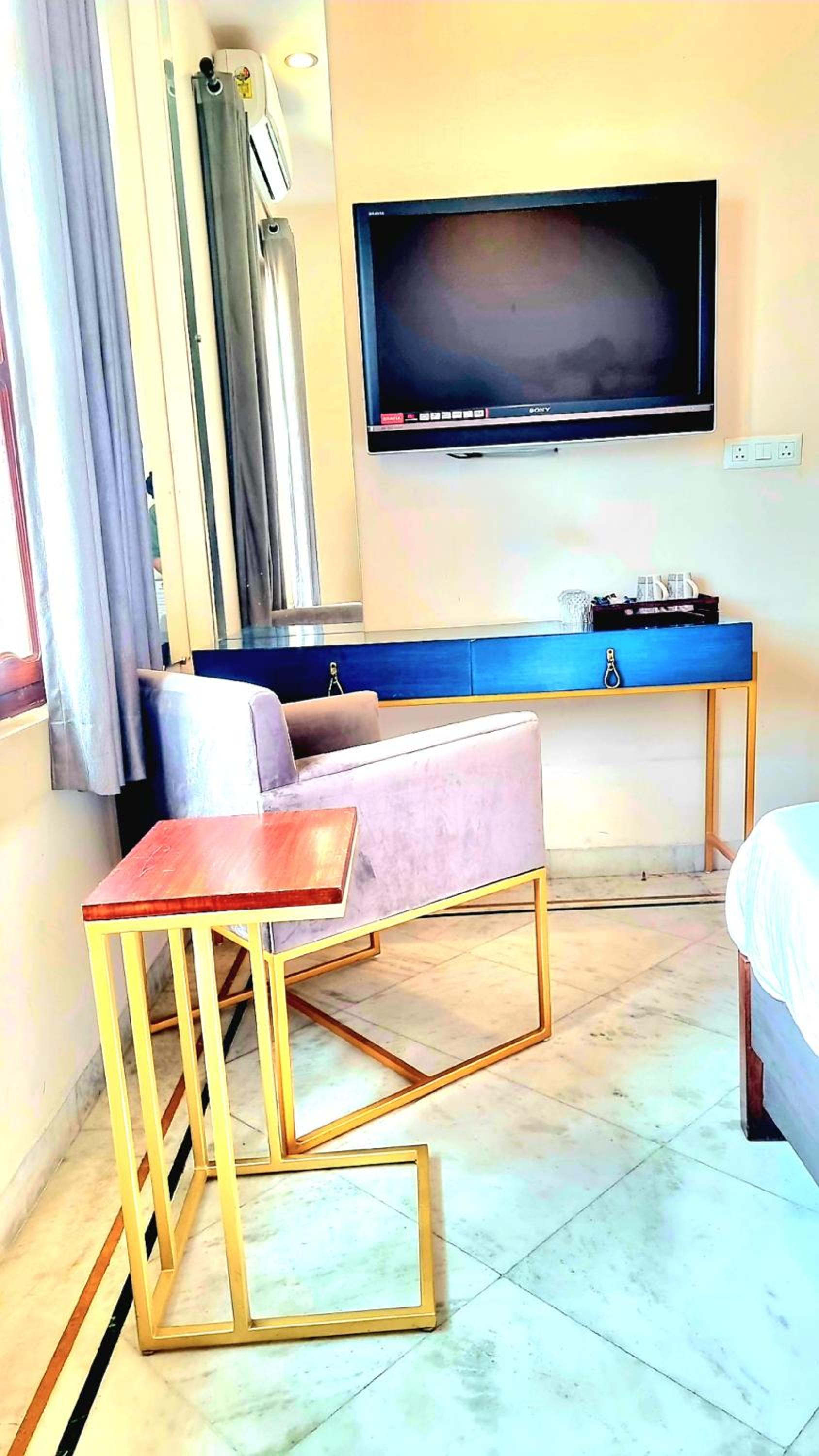 Executive Suite - Photo 18