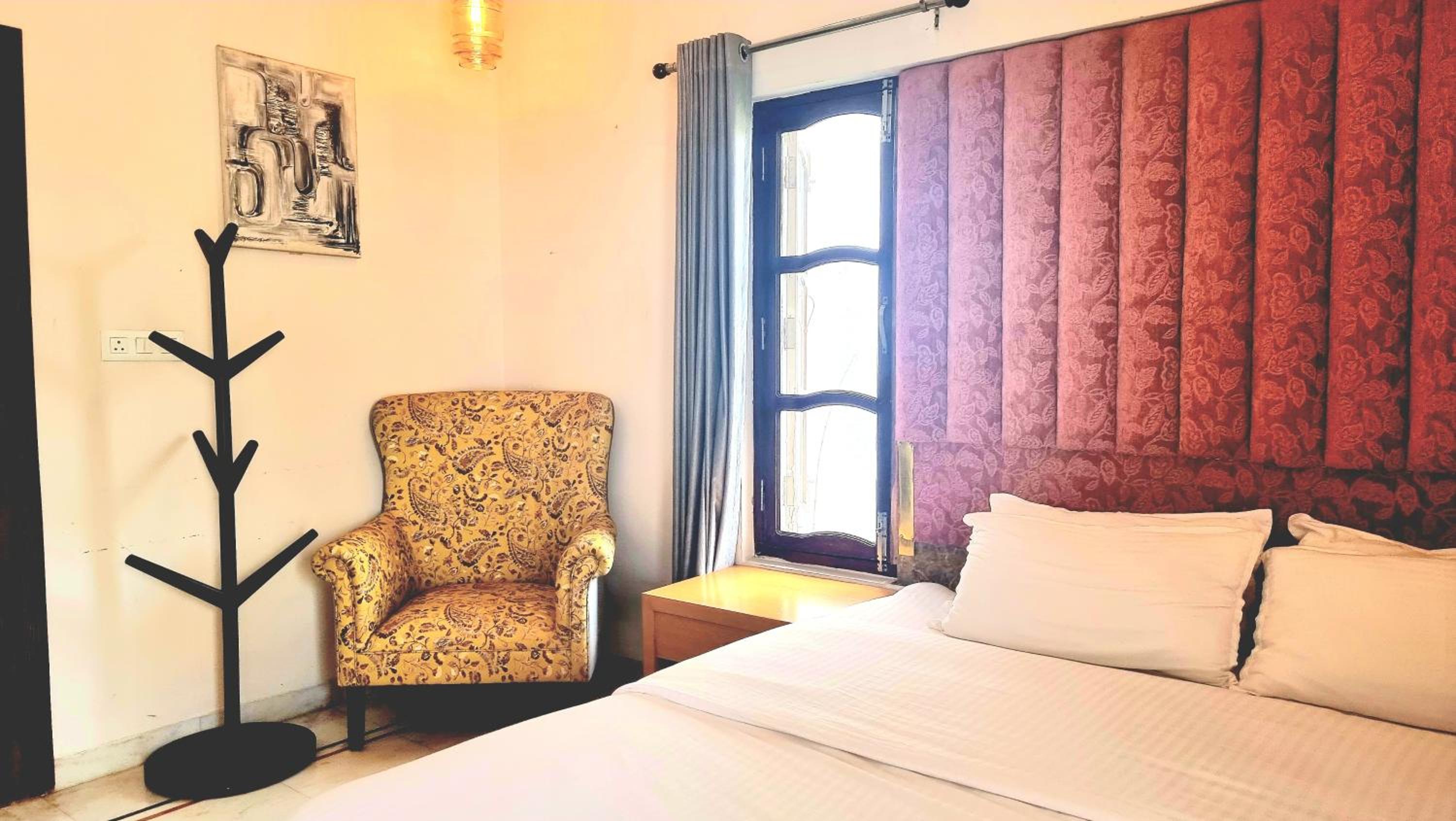 Executive Suite - Photo 14