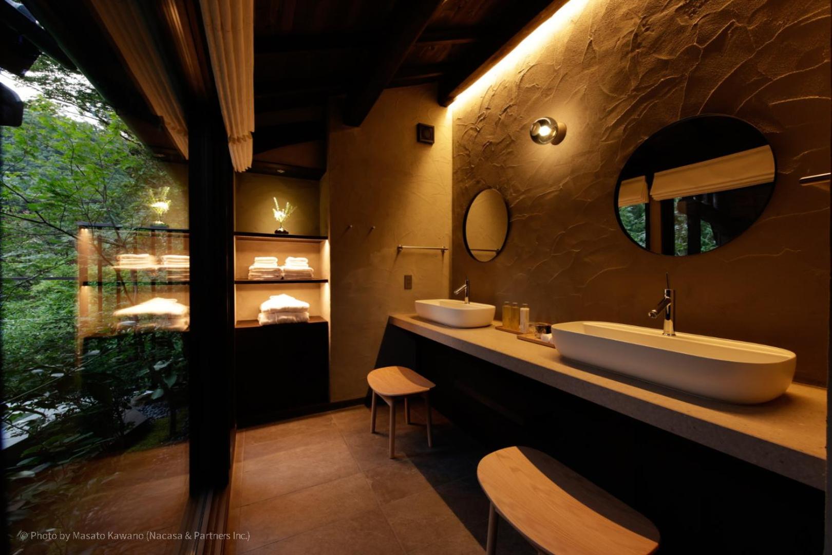 Suite with Mountain View - Photo 11