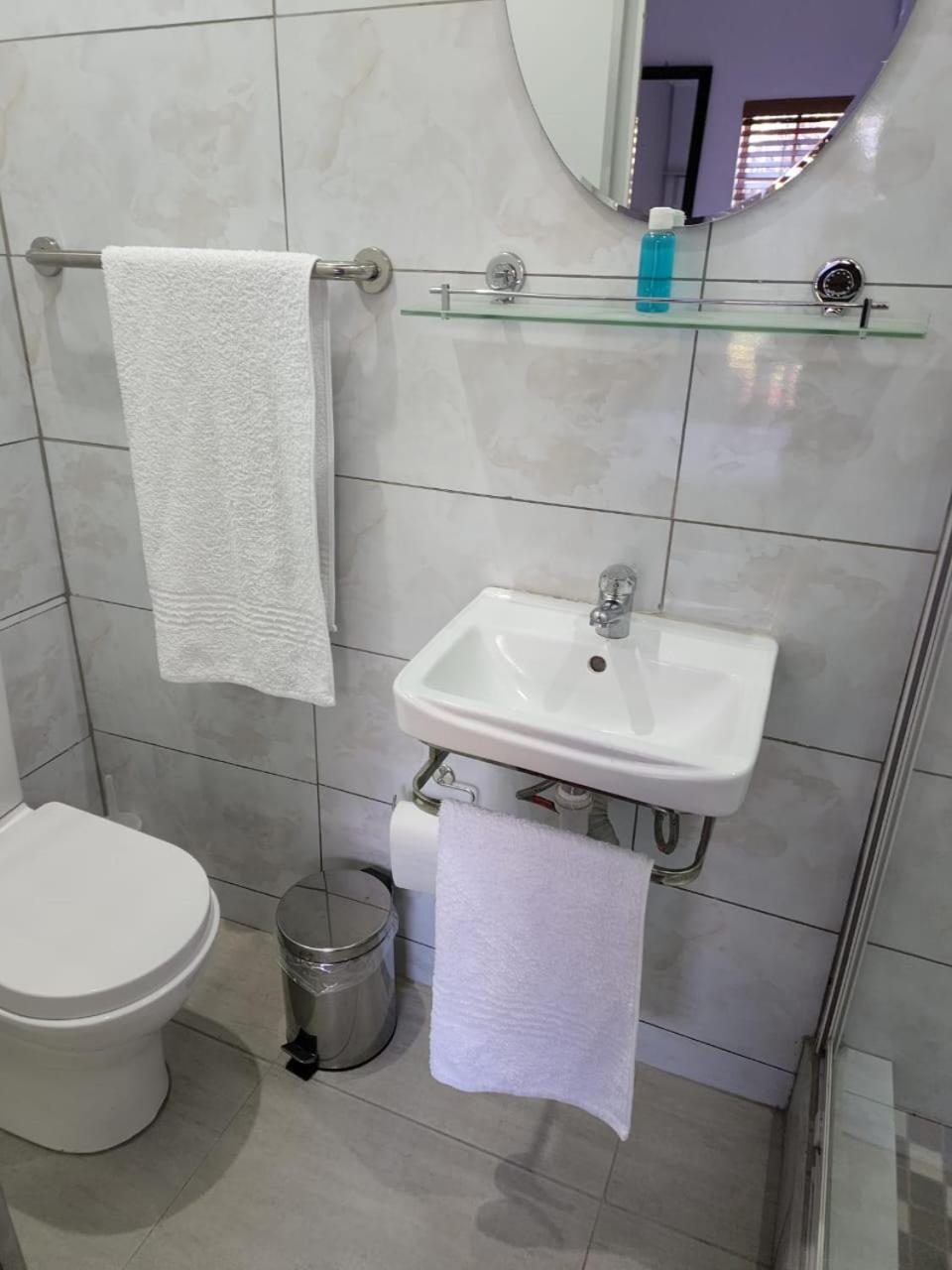 Budget Double Room - Photo 4
