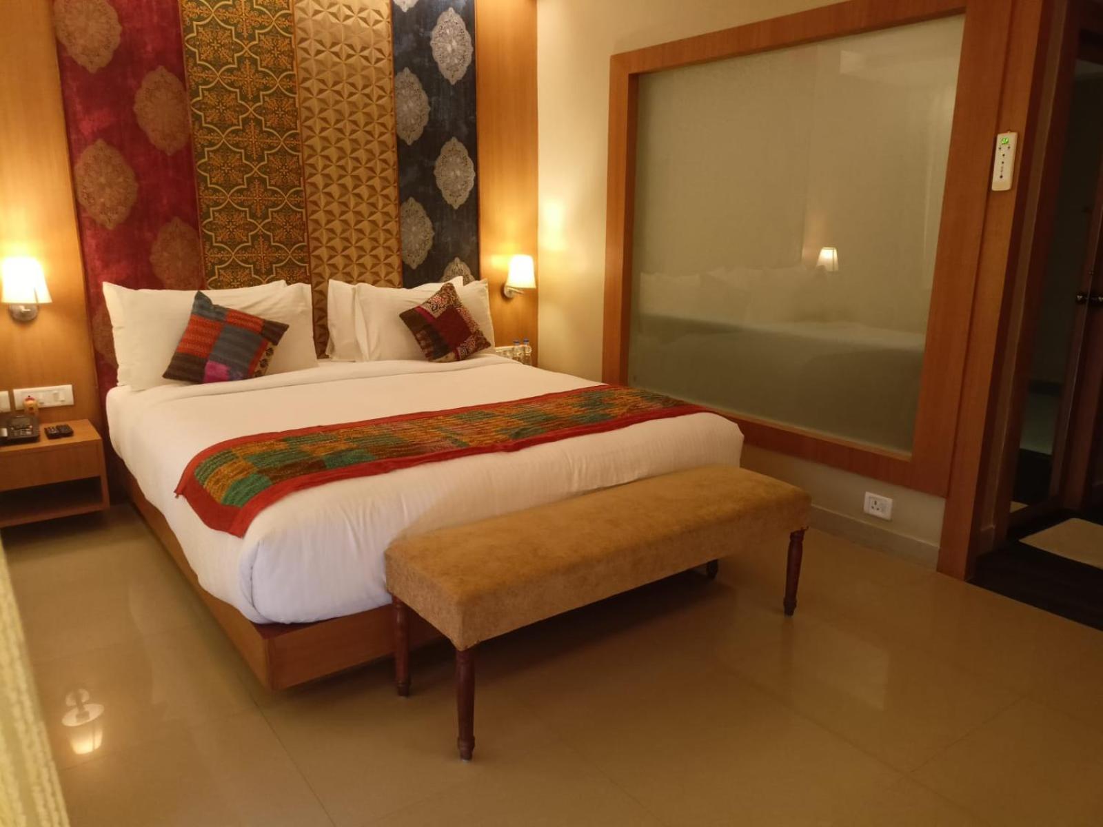 Superior Pool View Room with Balcony Sit-out - Photo 4