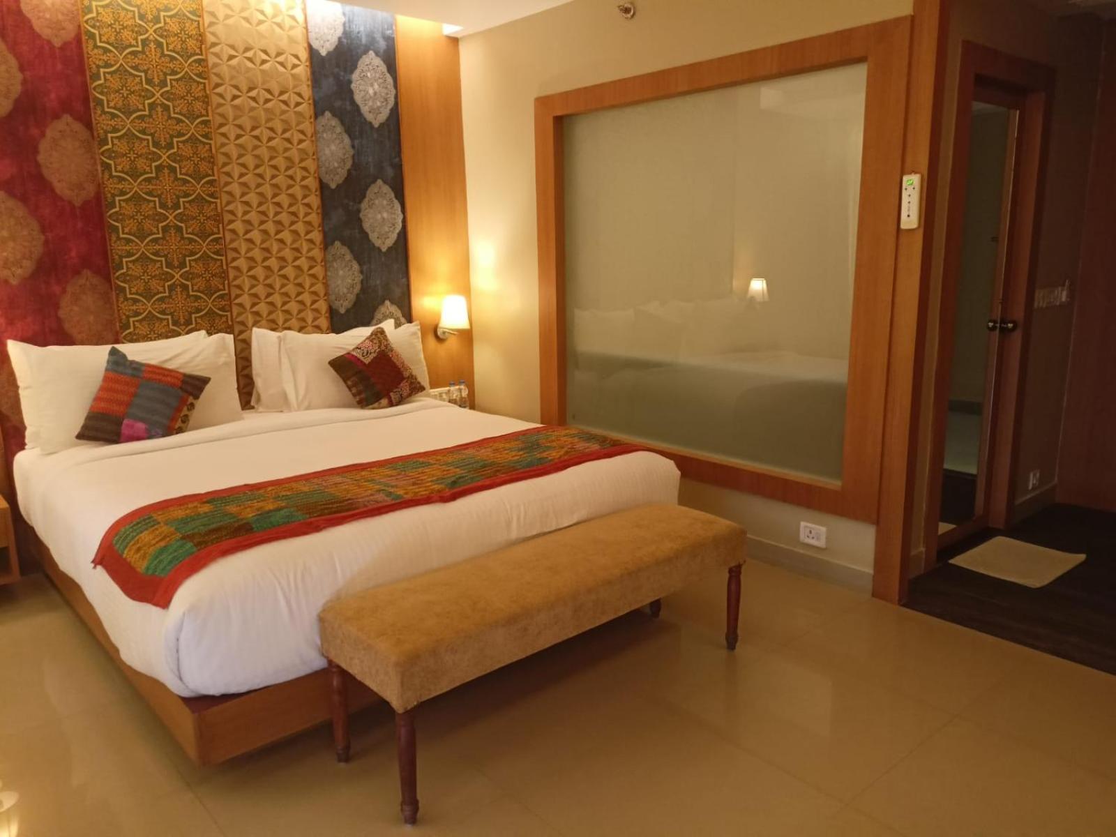 Superior Pool View Room with Balcony Sit-out - Photo 3