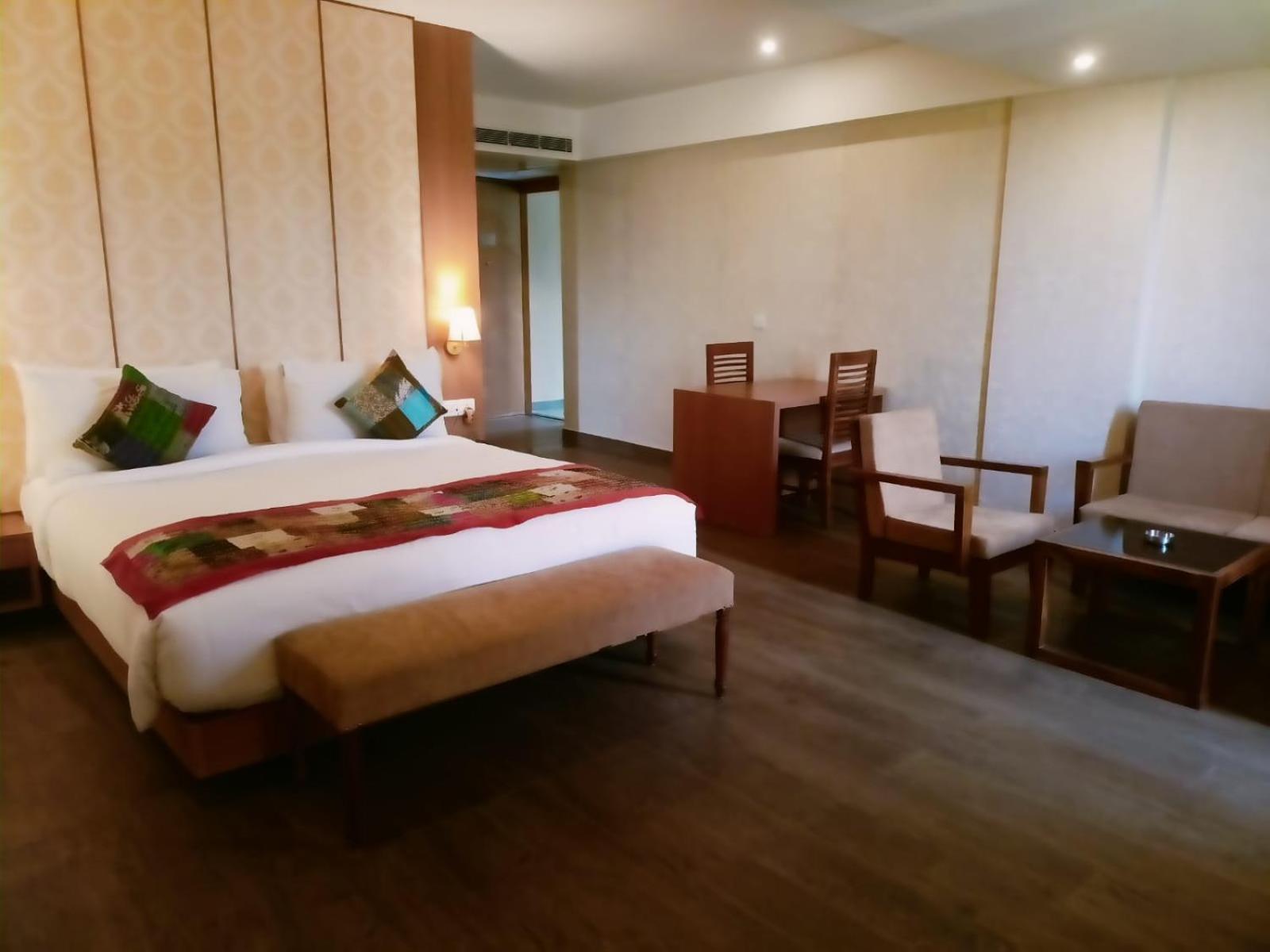 Royal Suites with Living Area & Balcony Sit-out - Photo 1