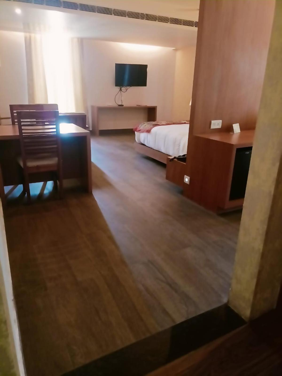 Royal Suites with Living Area & Balcony Sit-out - Photo 7