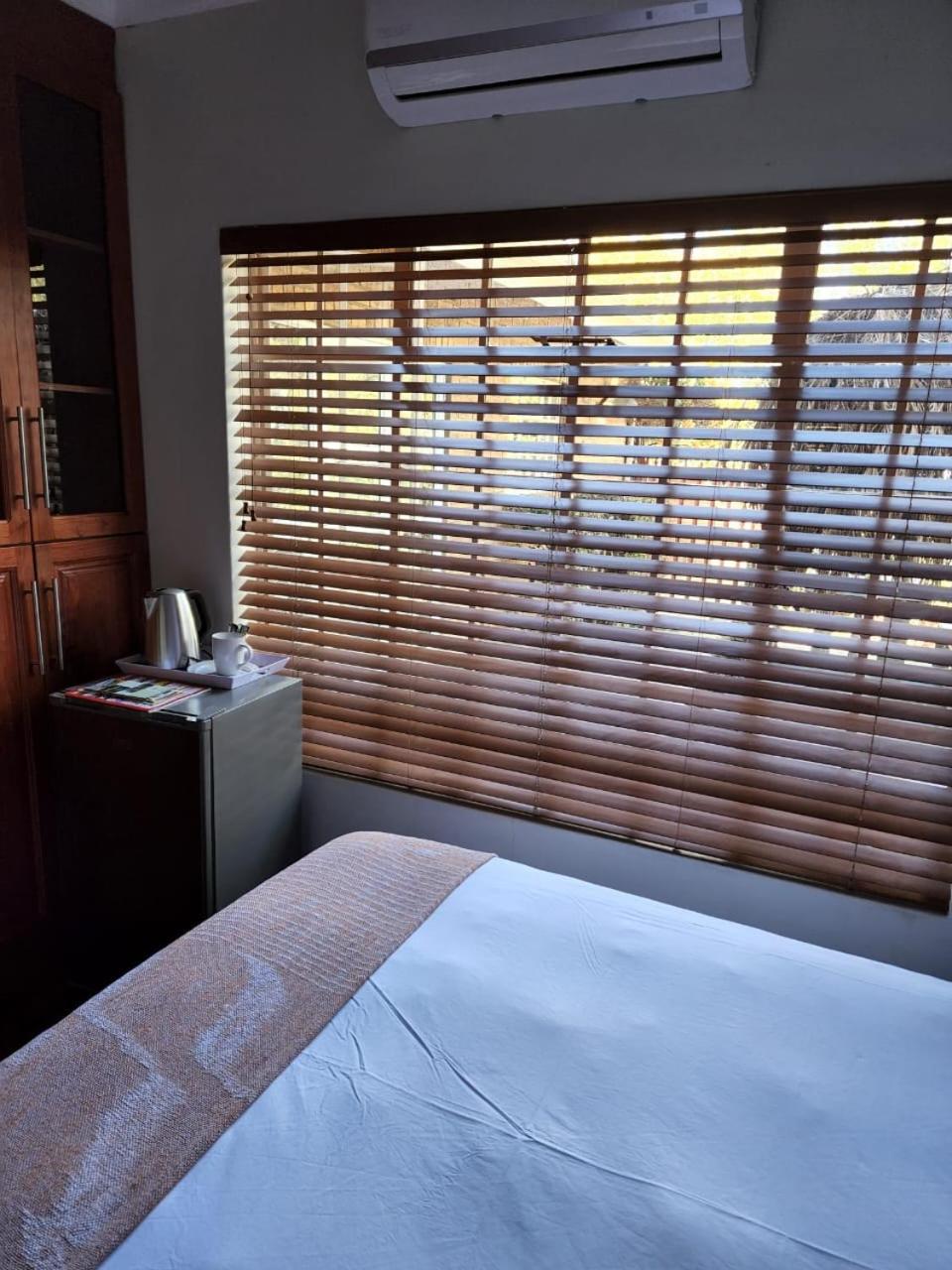 Budget Double Room - Photo 6