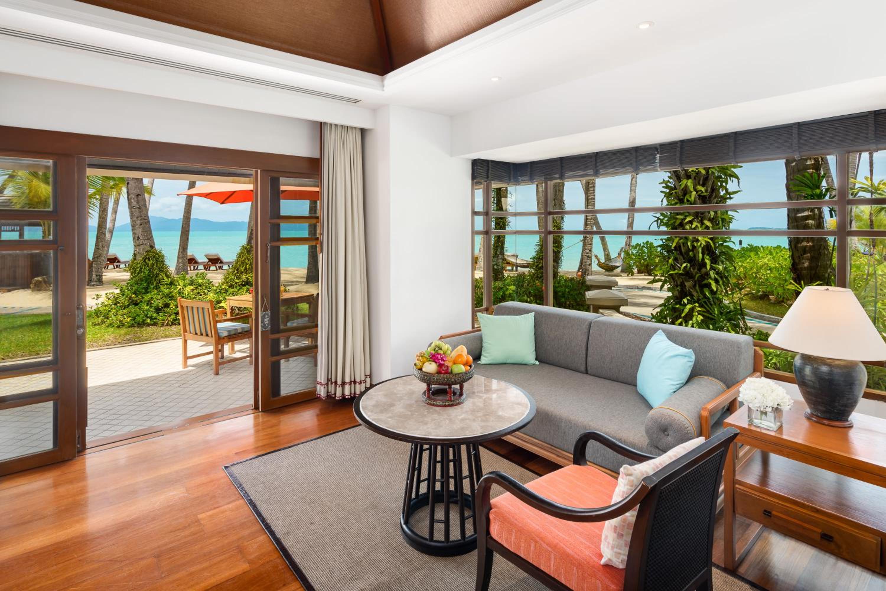 Deluxe Beachfront Villa - Photo 1