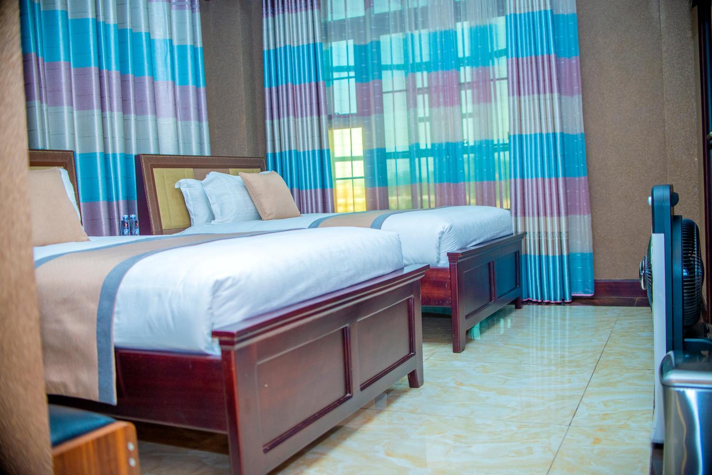 Deluxe Double or Twin Room with Spa Bath photo 2