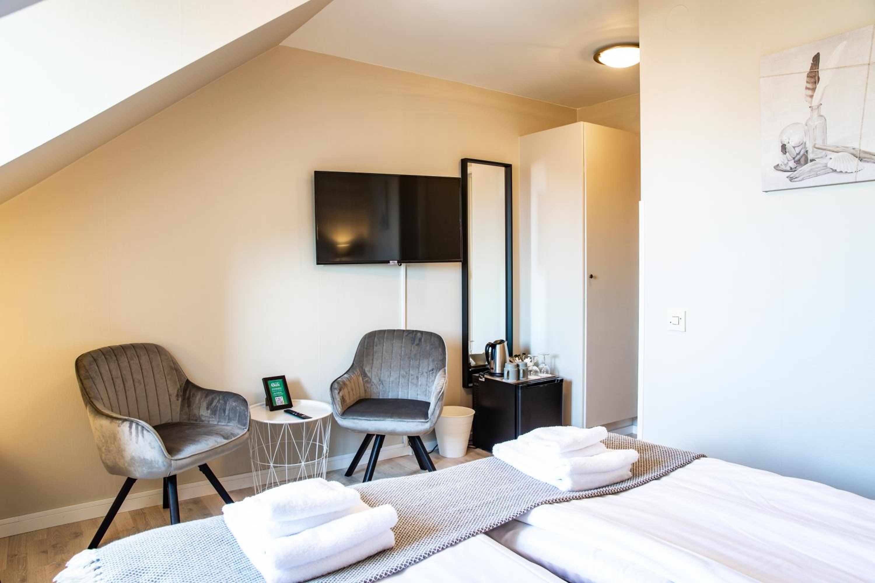 Double or Twin Room  - Photo 6