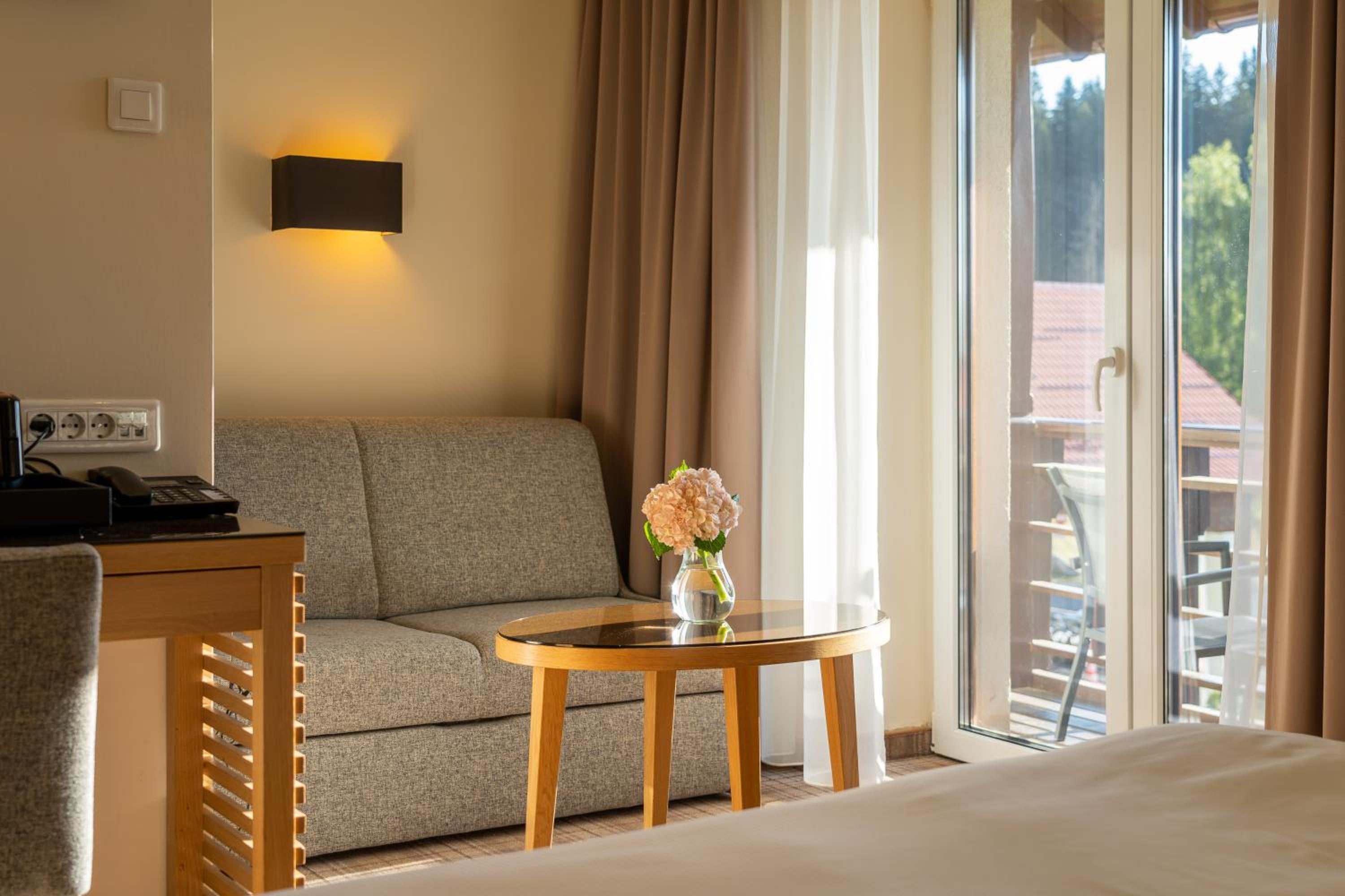 King Room with Balcony - Photo 3