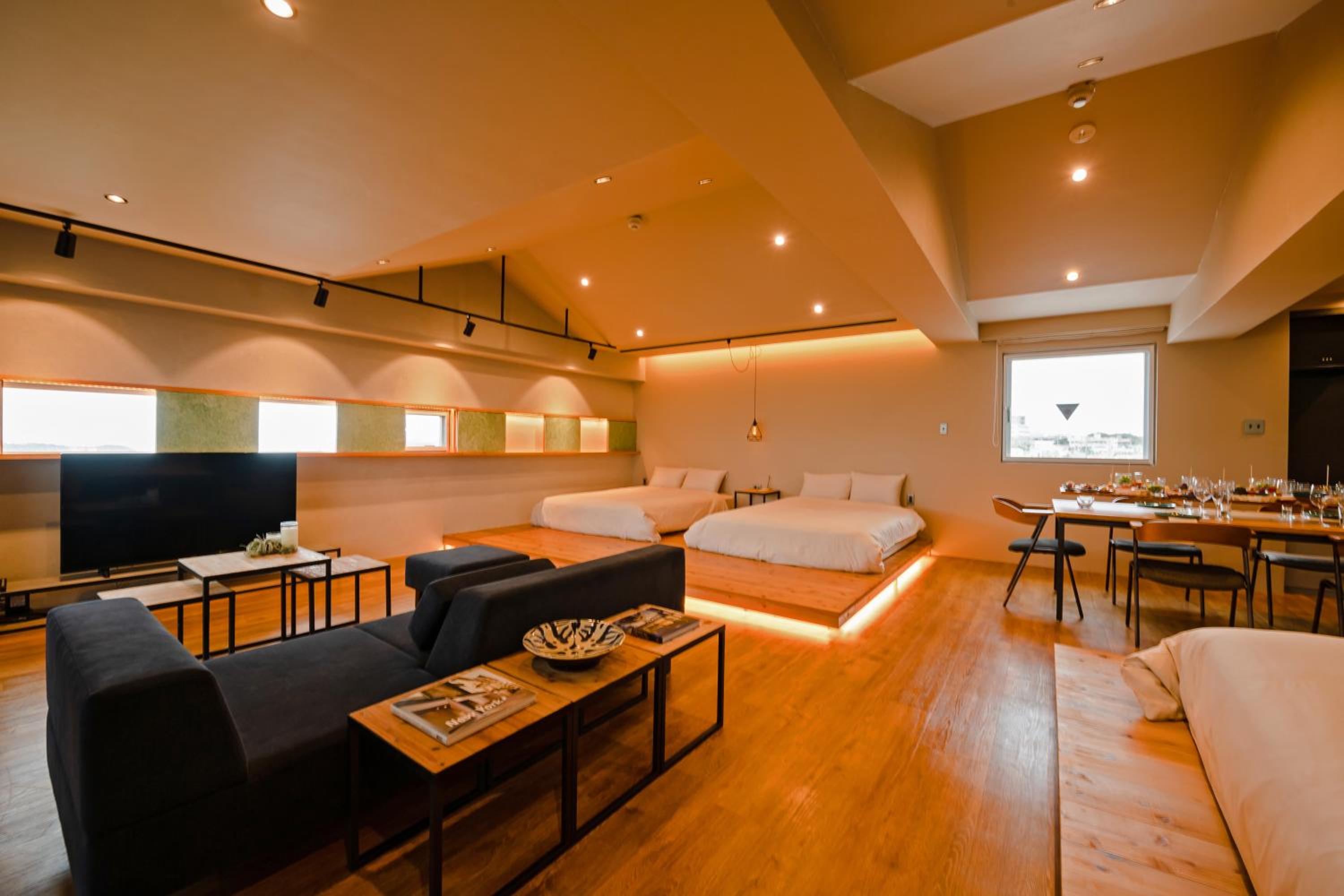 Superior Family Room - Photo 15