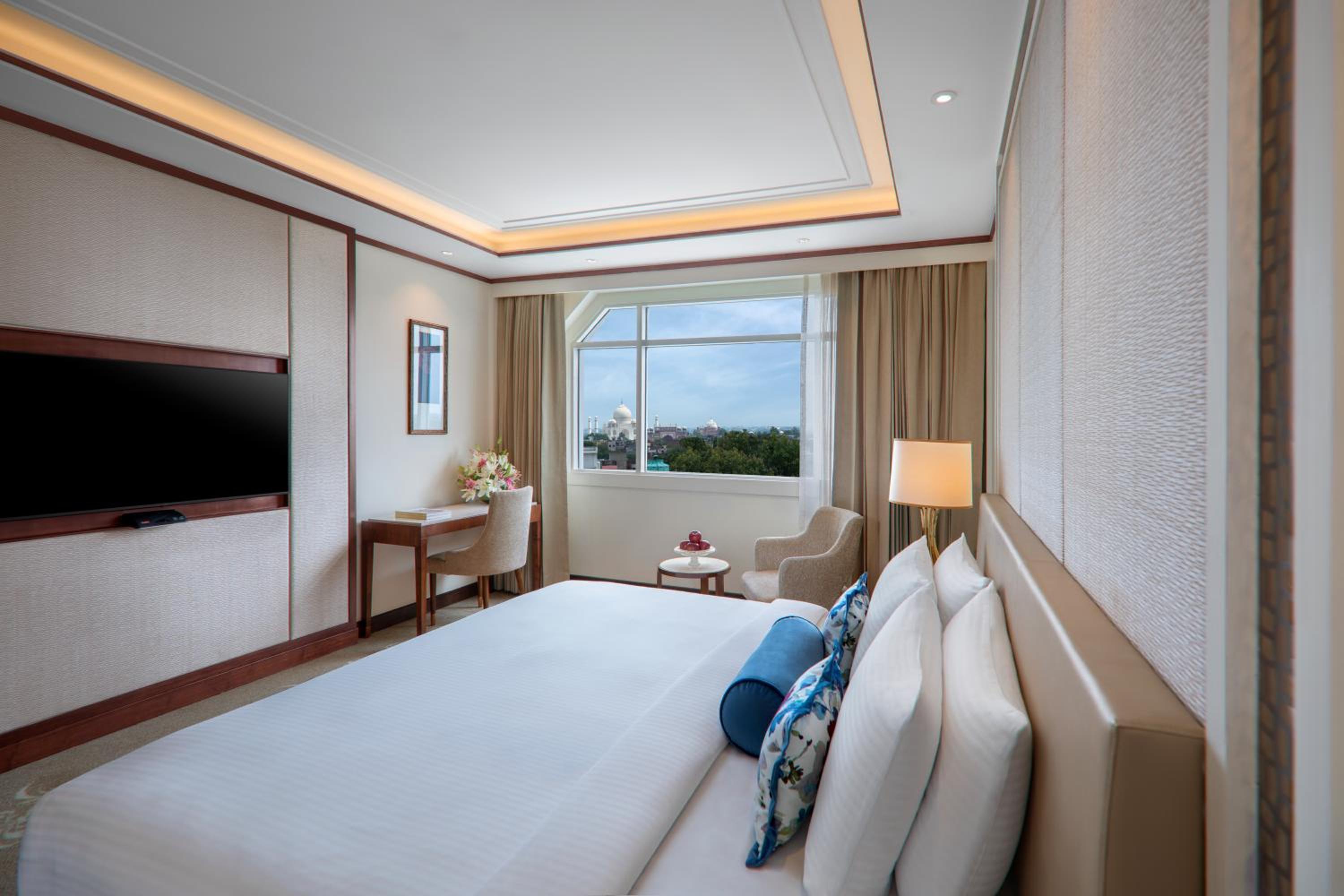 Executive Room Taj Mahal View King Bed - Photo 1