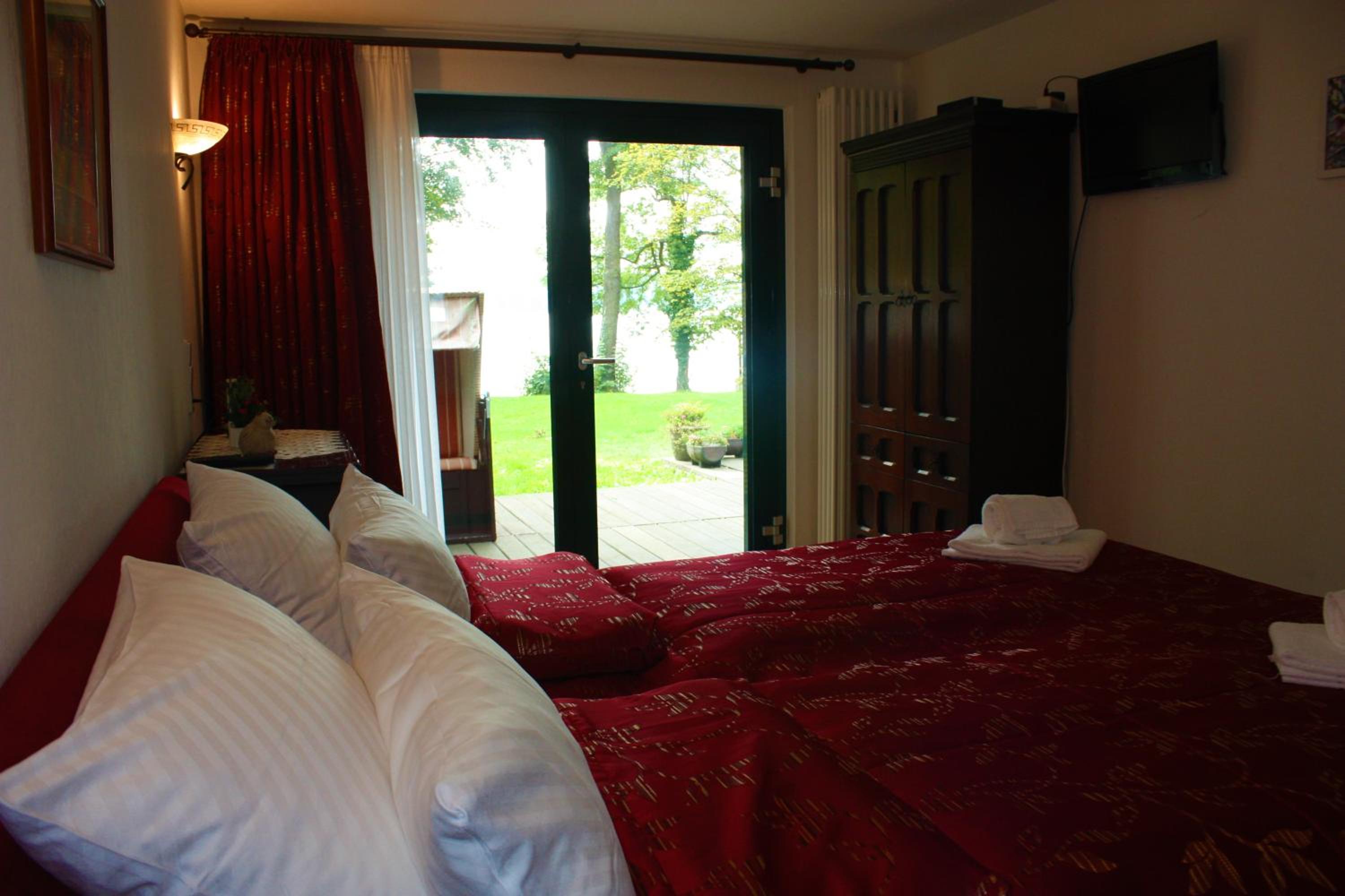 Apartment with Lake View photo 3