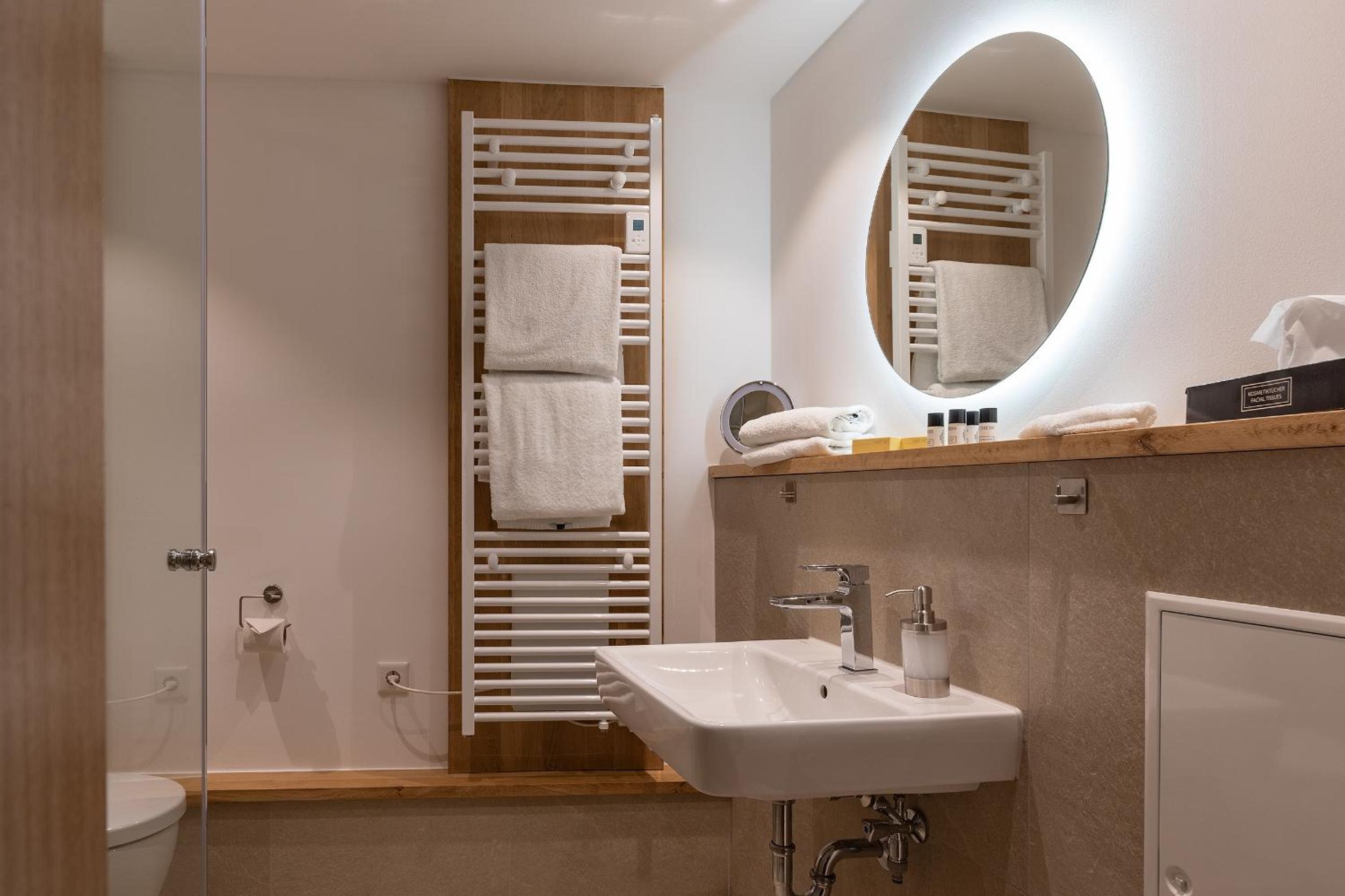 Deluxe Suite - Photo 8