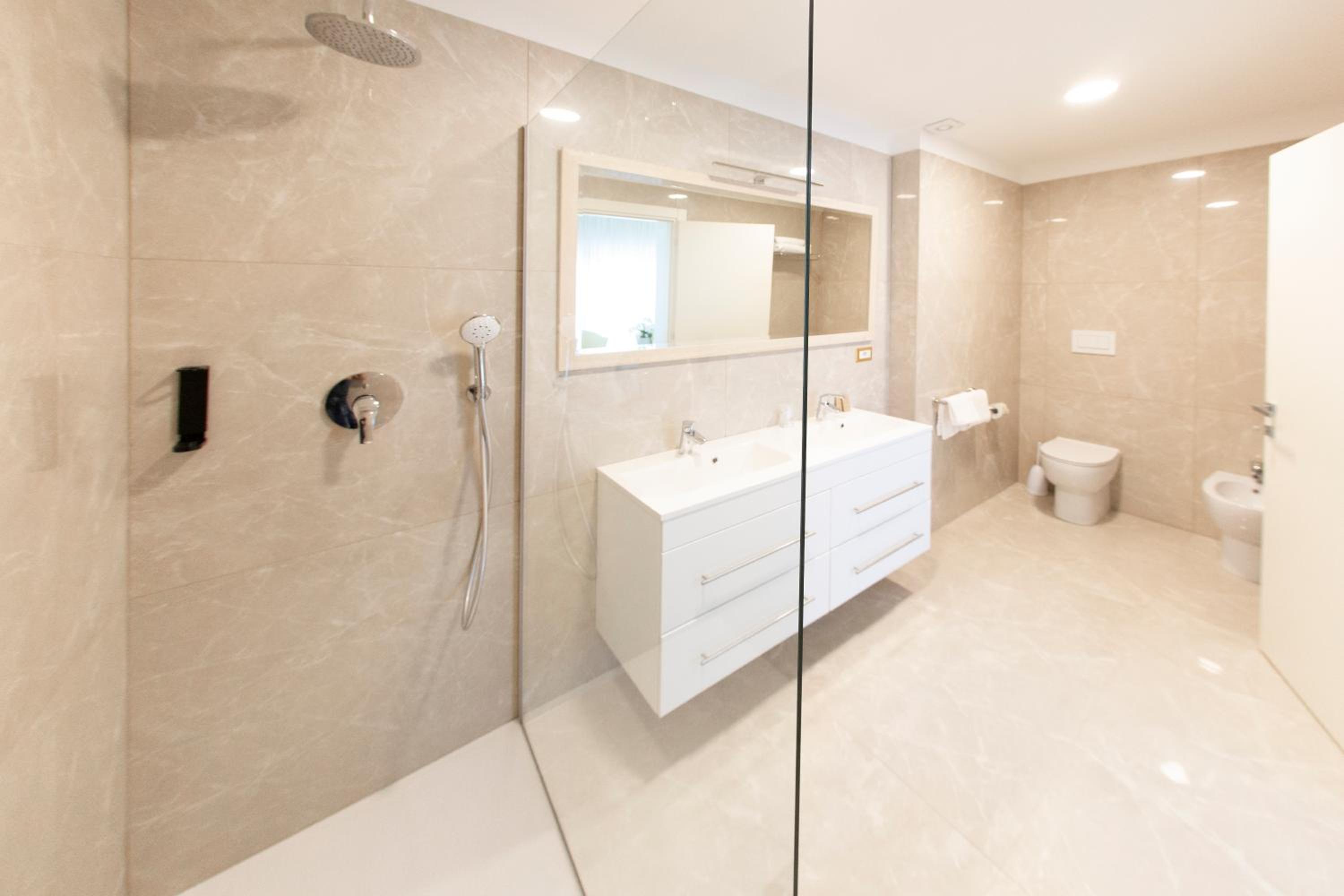 Suite with Sea View - Photo 4