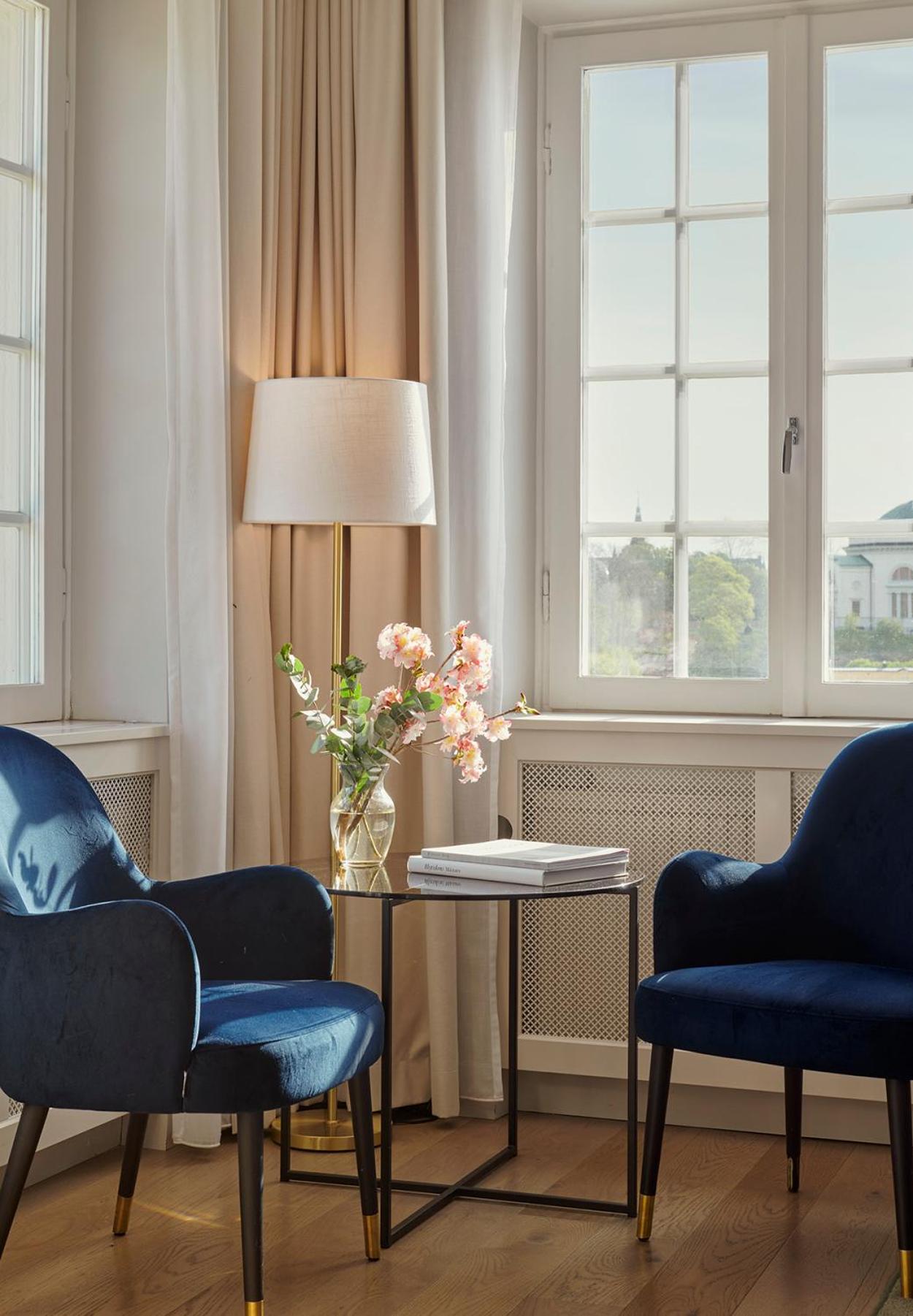 Deluxe King Room with Sea View - Photo 6