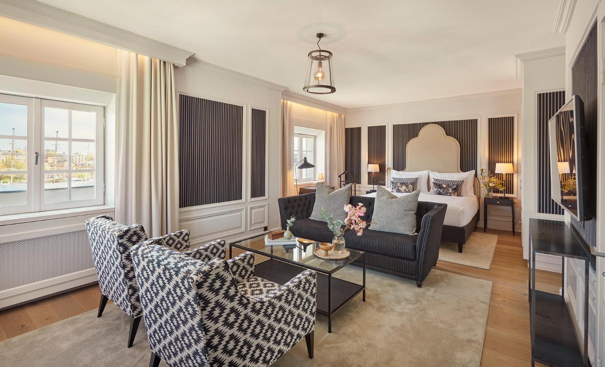 Chapman Suite with Sea View - Photo 2