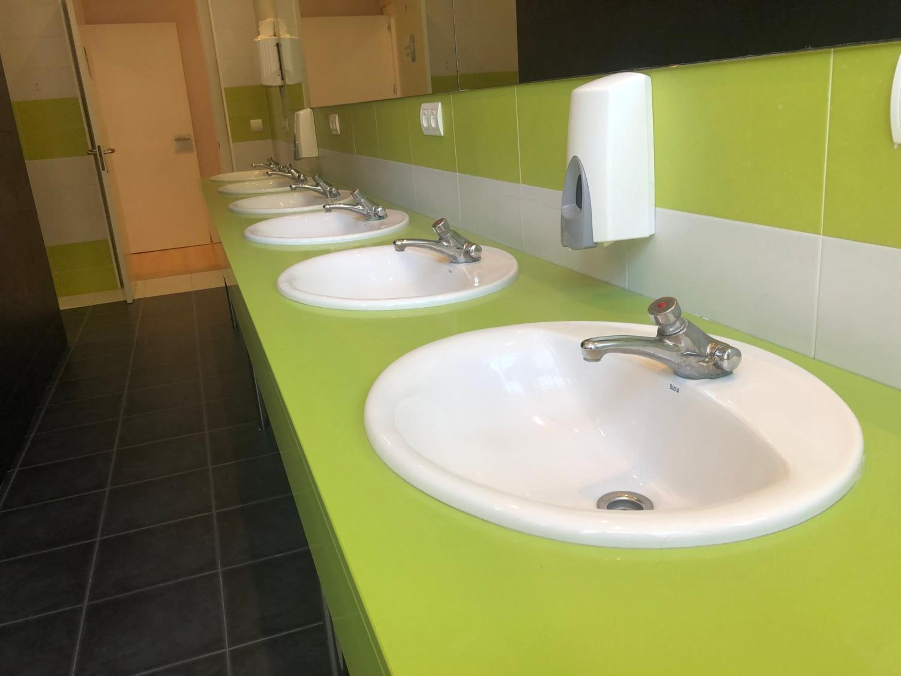 Economy Quadruple Room With Shared Bathroom photo 2