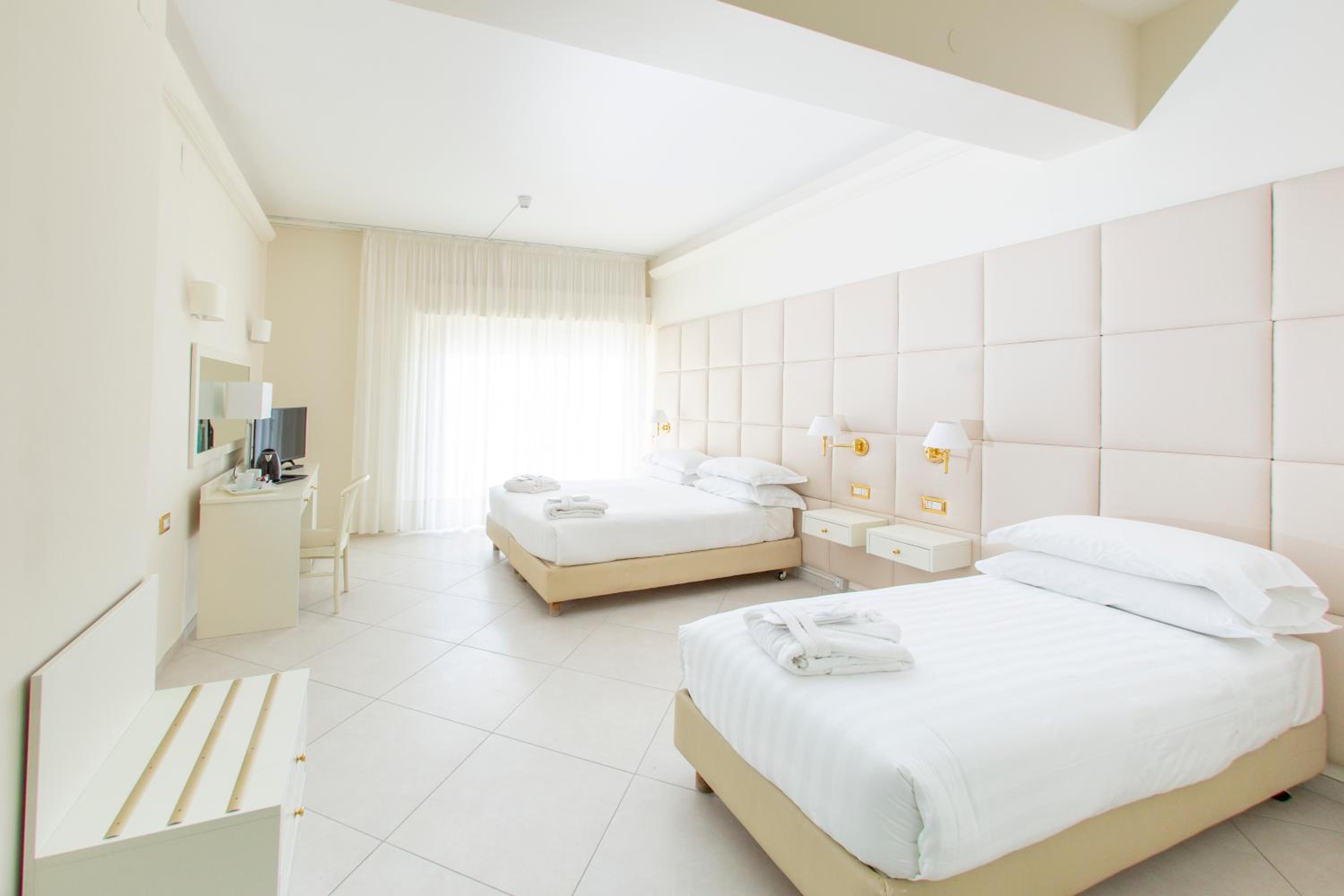 Junior Suite with Sea View - Photo 1
