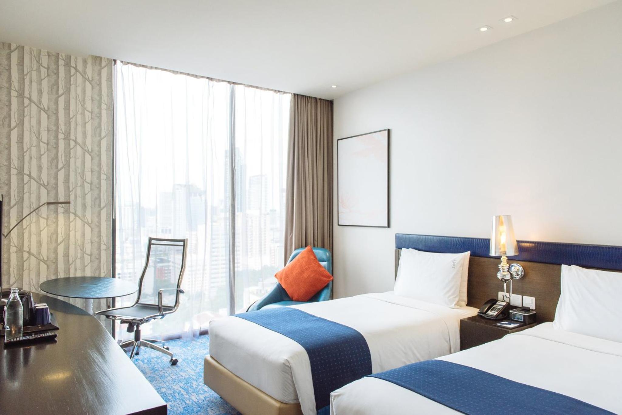 Standard Twin Room with City View thumbnail 5