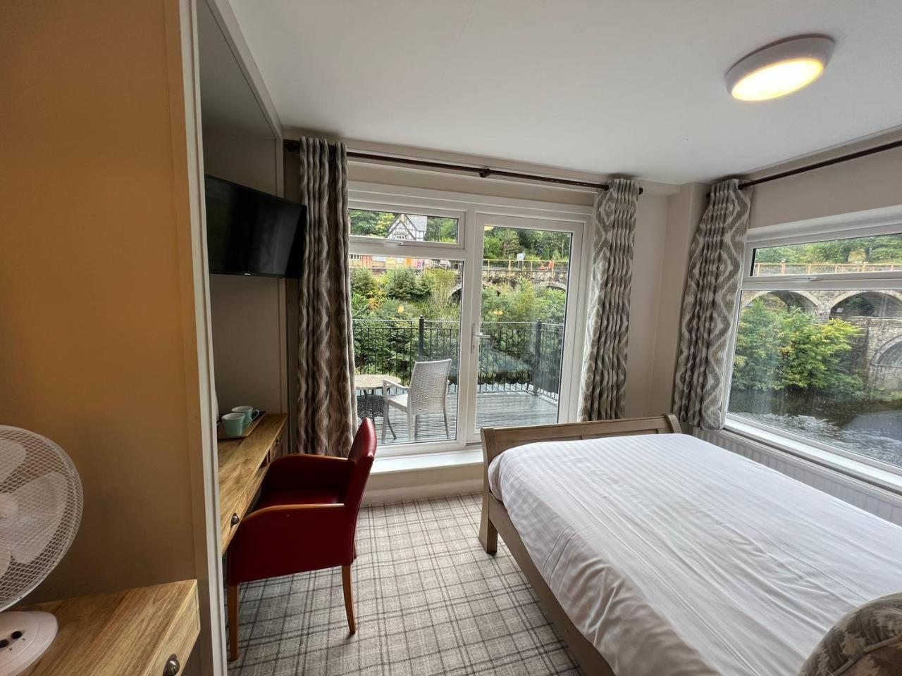 Double Room with Balcony - Photo 7