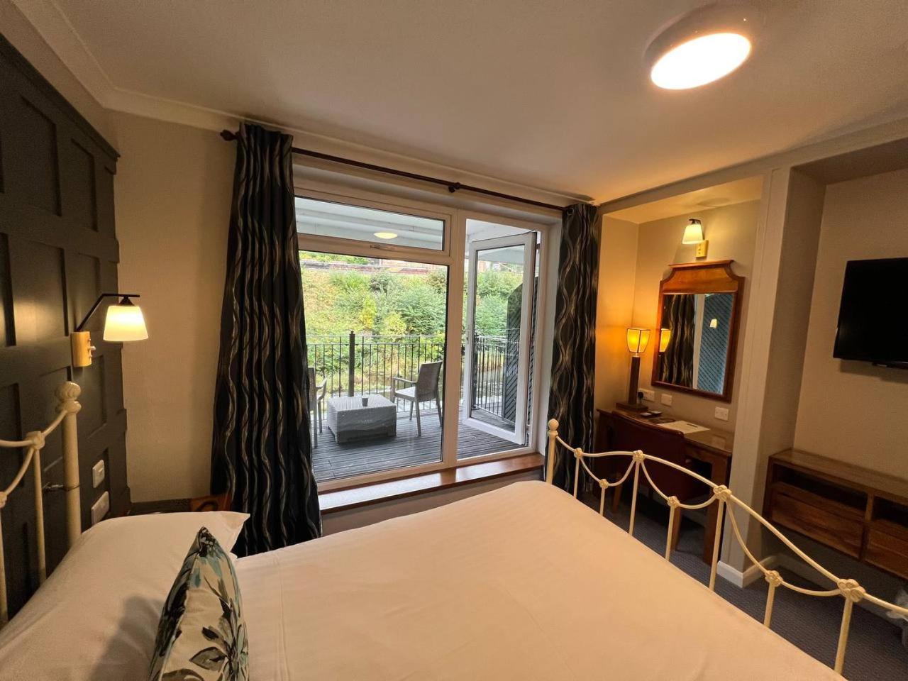Double Room with Balcony - Photo 8