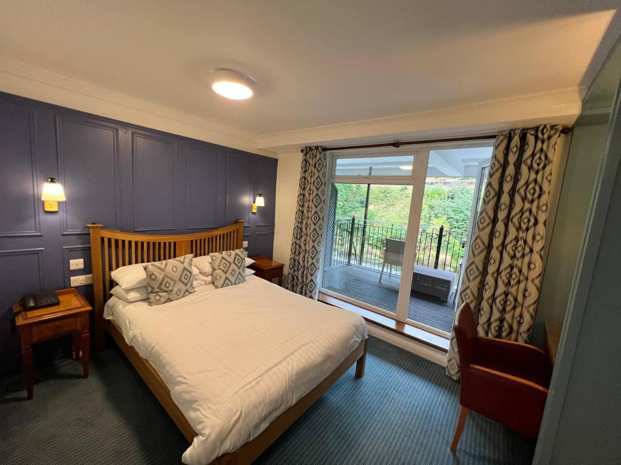 Double Room with Balcony - Photo 6