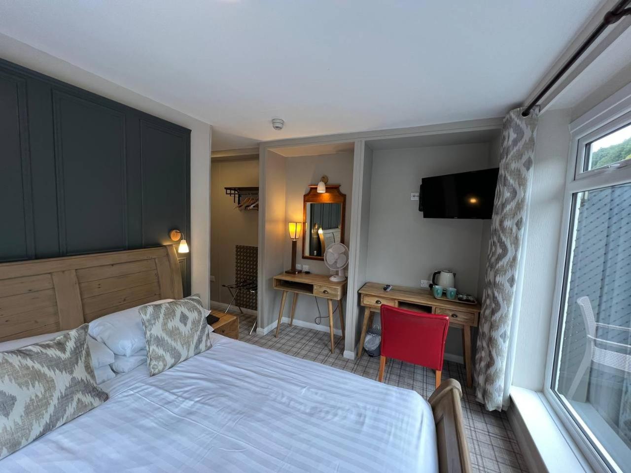 Double Room with Balcony - Photo 9