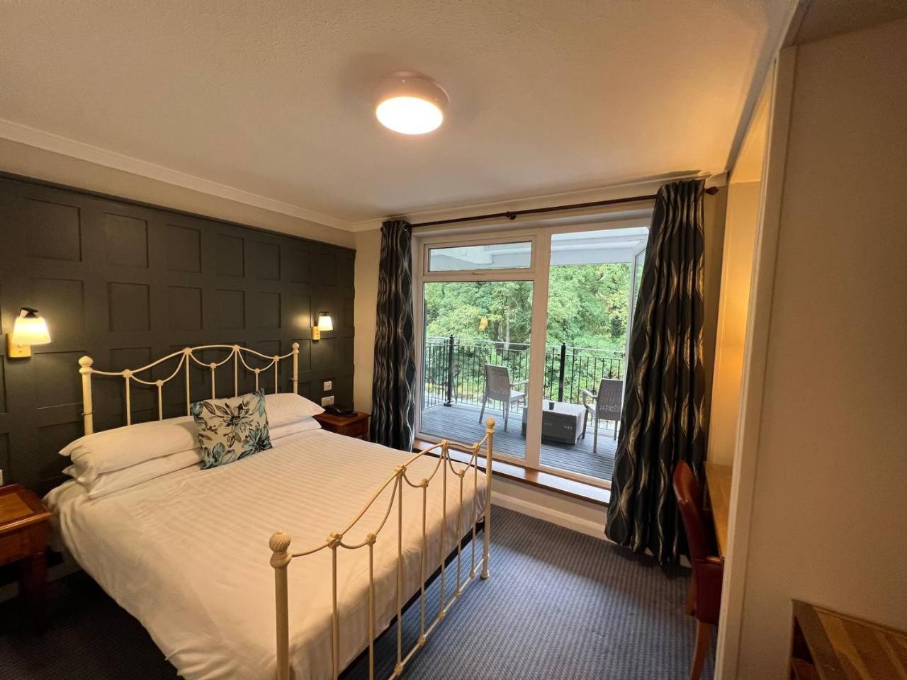 Double Room with Balcony - Photo 12