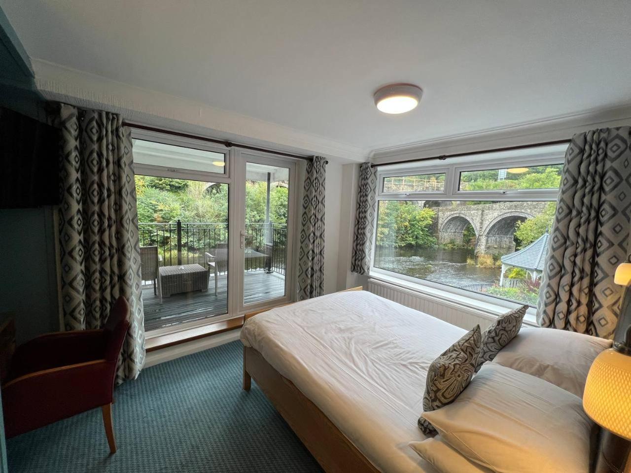 Double Room with Balcony - Photo 5