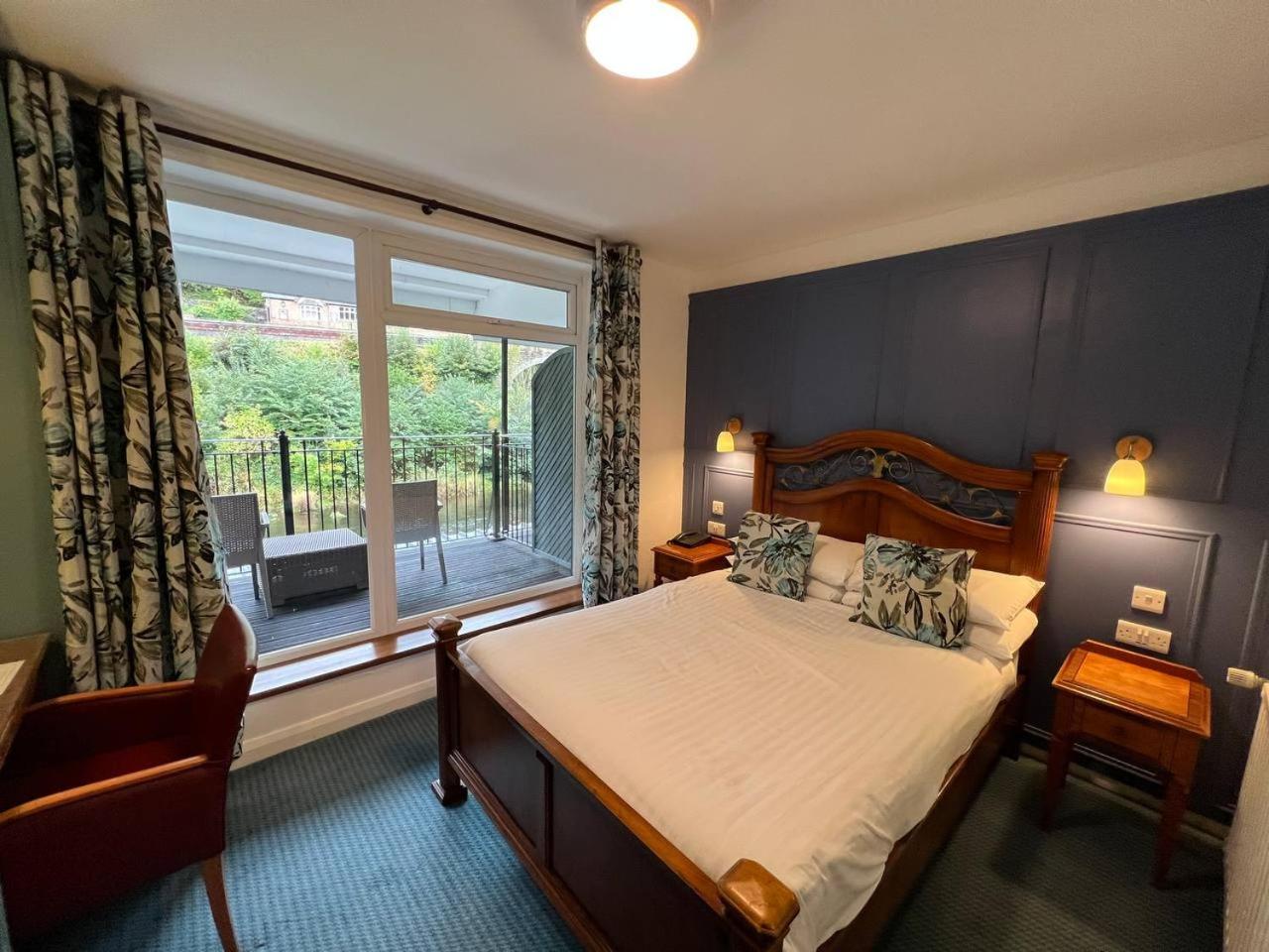 Double Room with Balcony - Photo 3