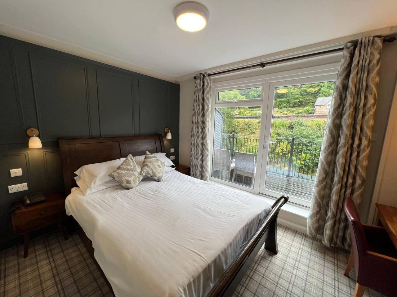 Double Room with Balcony - Photo 2