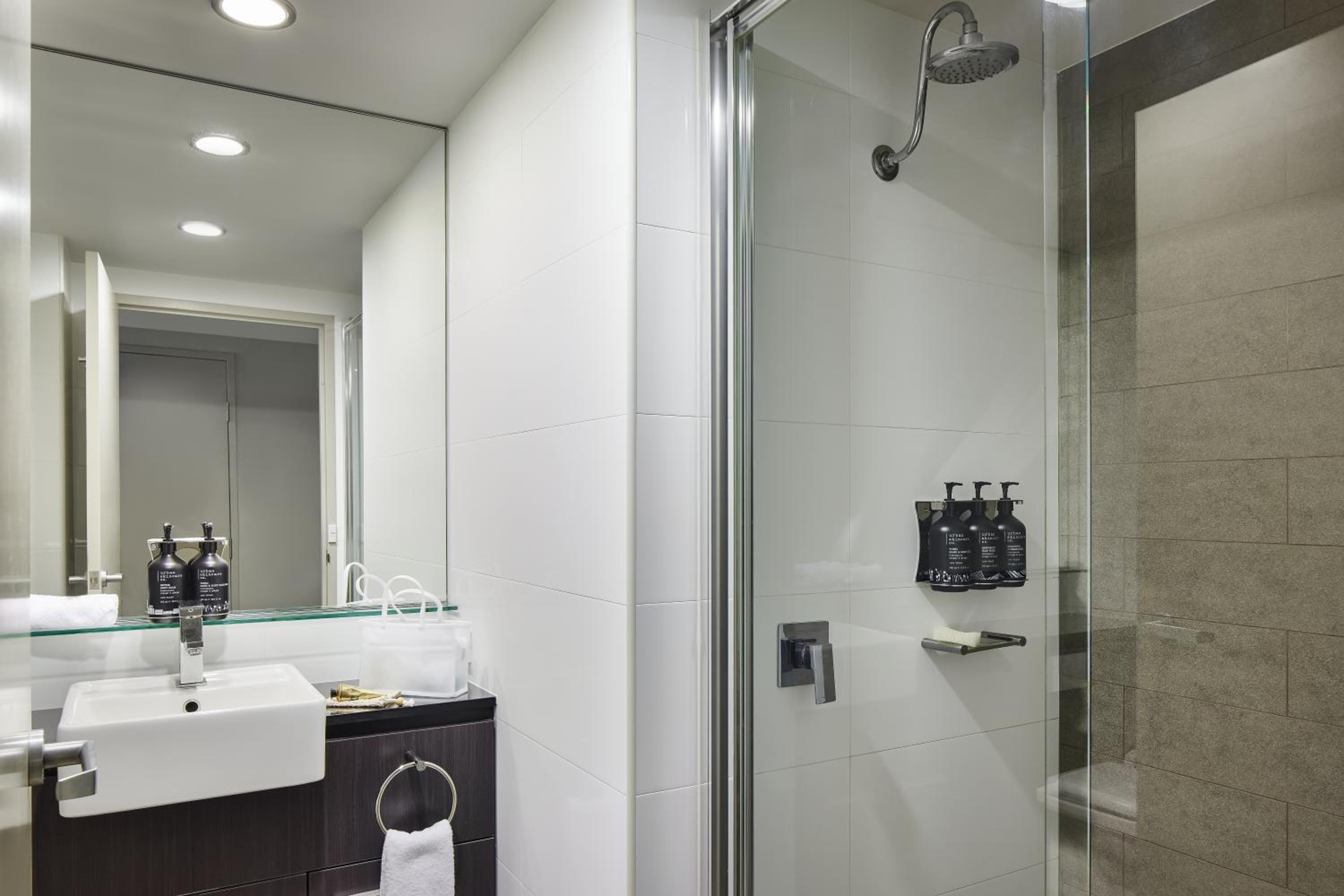 Studio Apartment - Photo 4