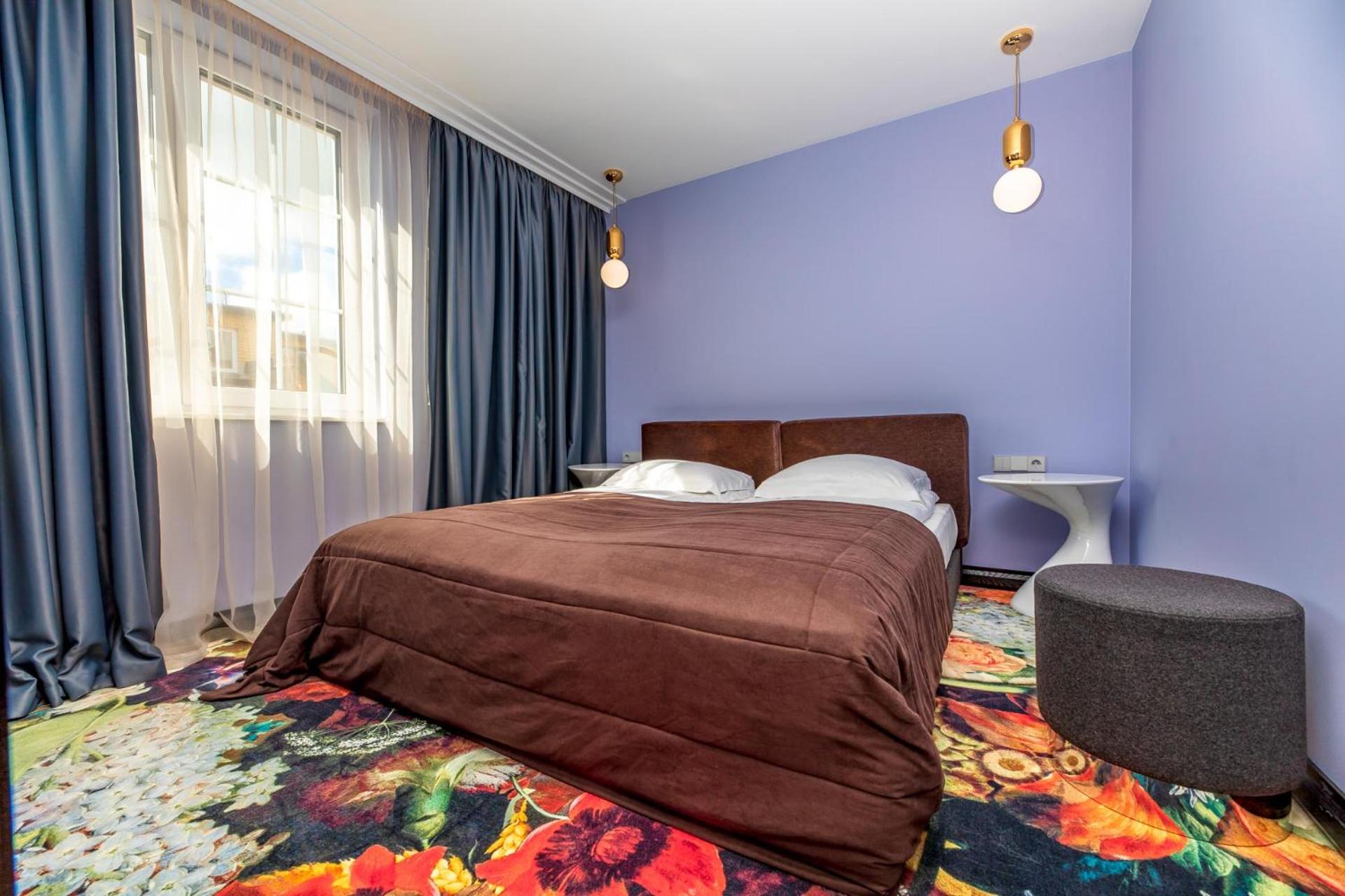 Deluxe Family Suite with Kitchen - Photo 4