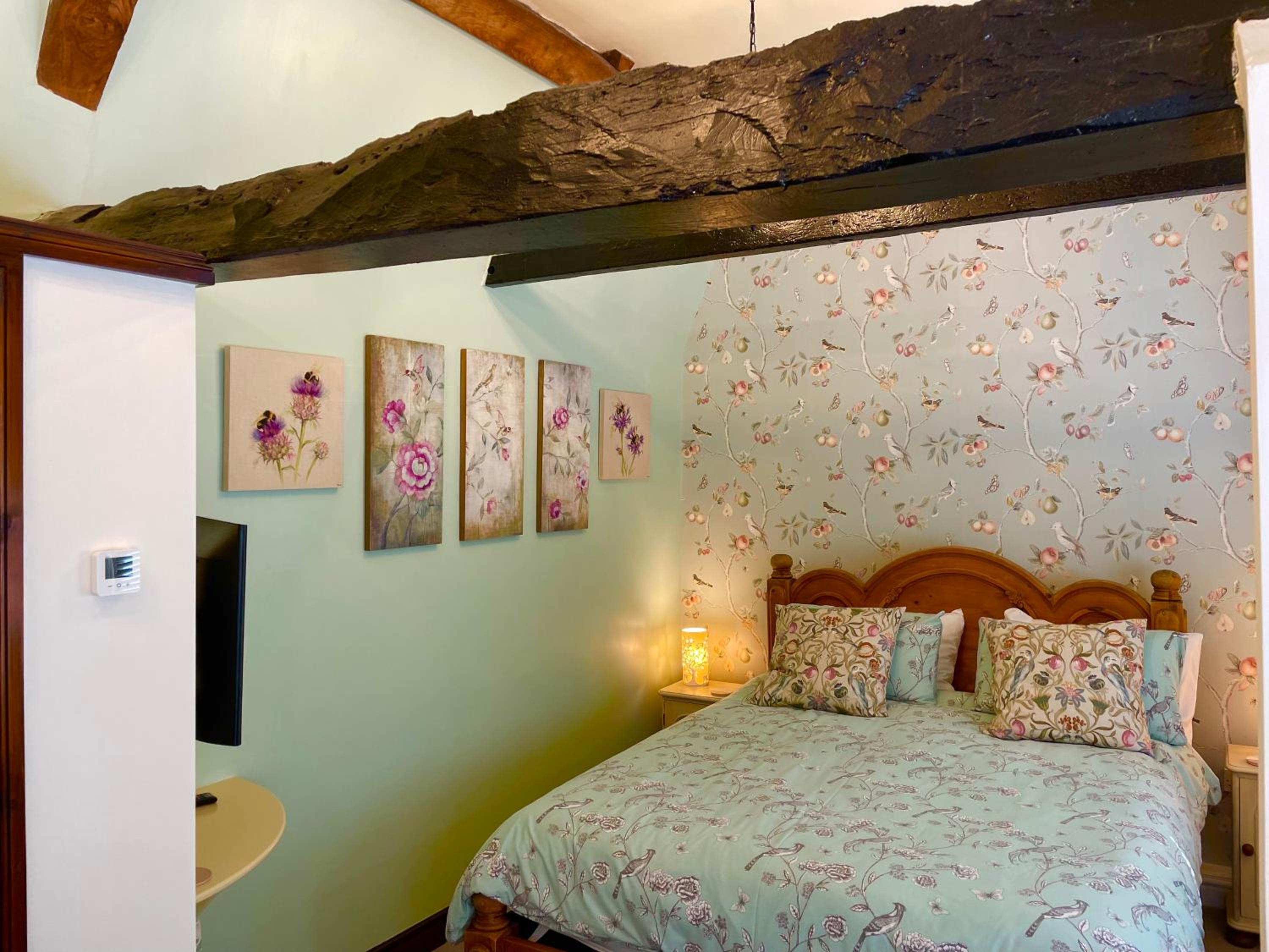 Deluxe King Room - Photo 1