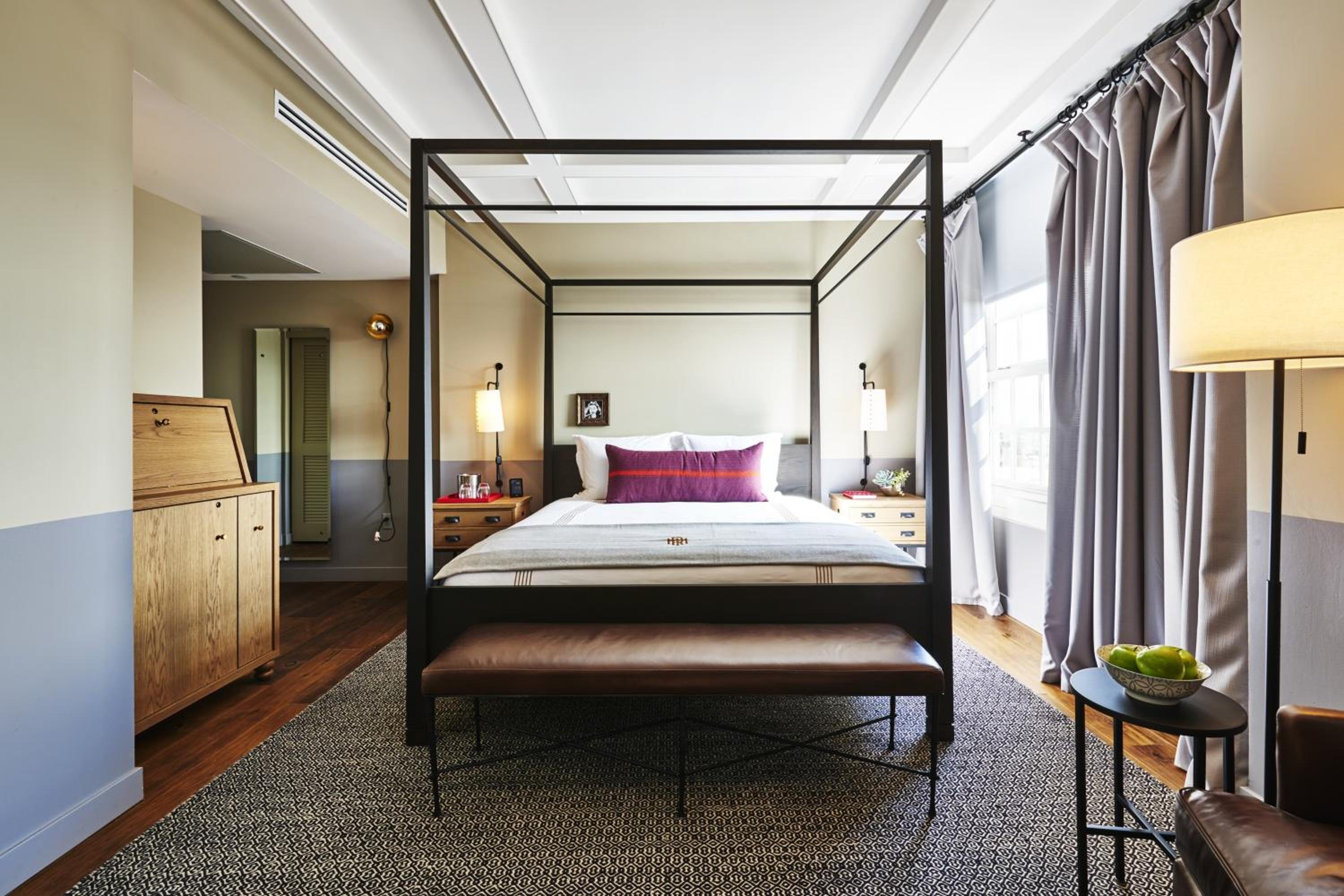 Superior King Room - Photo 3