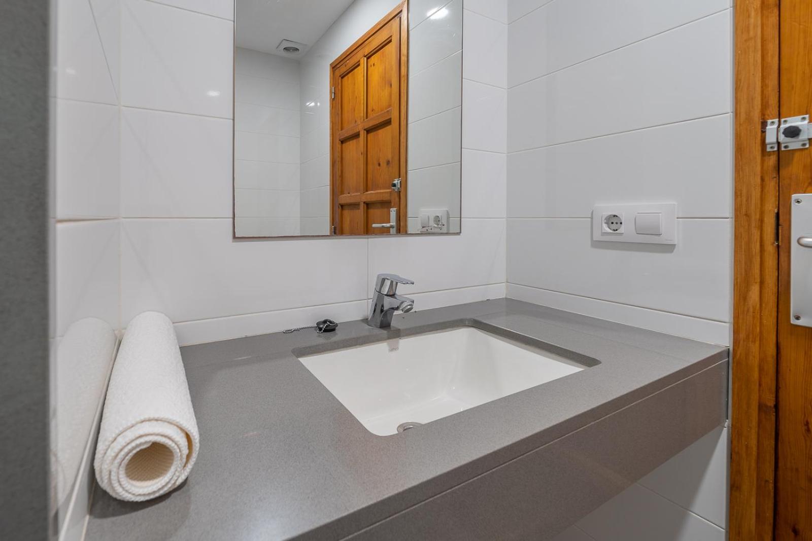 Two-Bedroom Apartment (6 Adults) photo 2