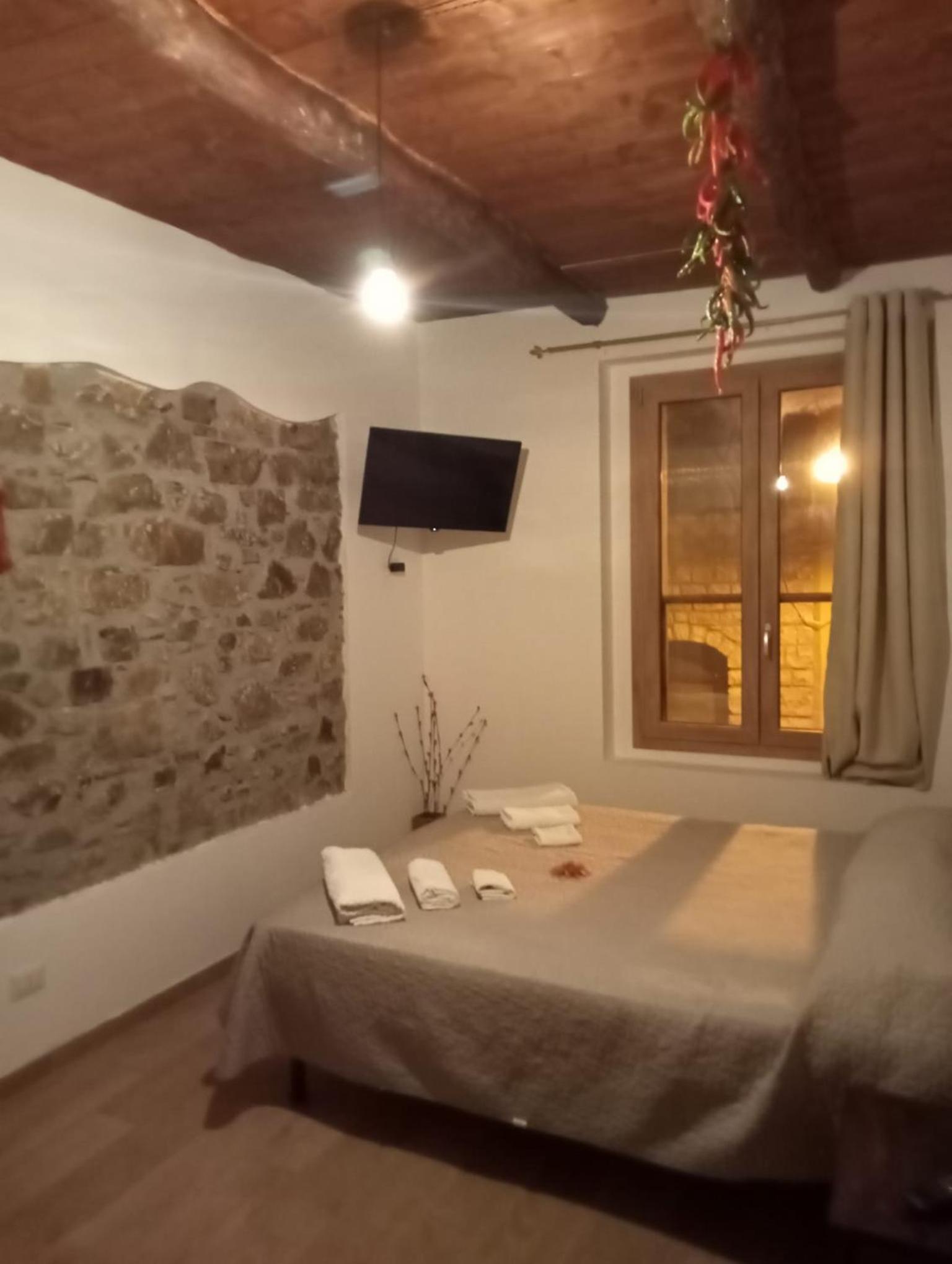 Apartment with Balcony - Photo 8