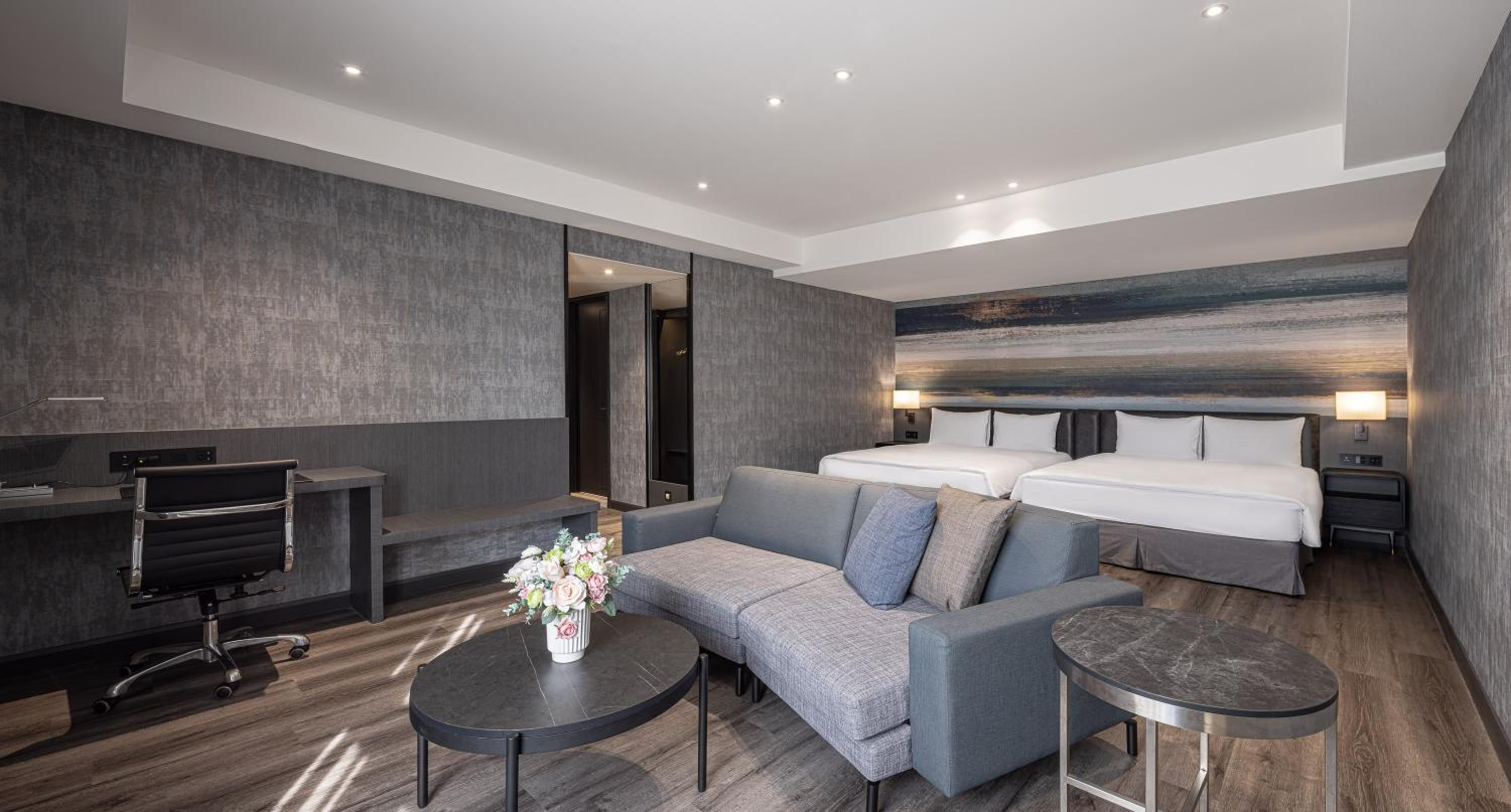 Premier Family Room - Photo 1