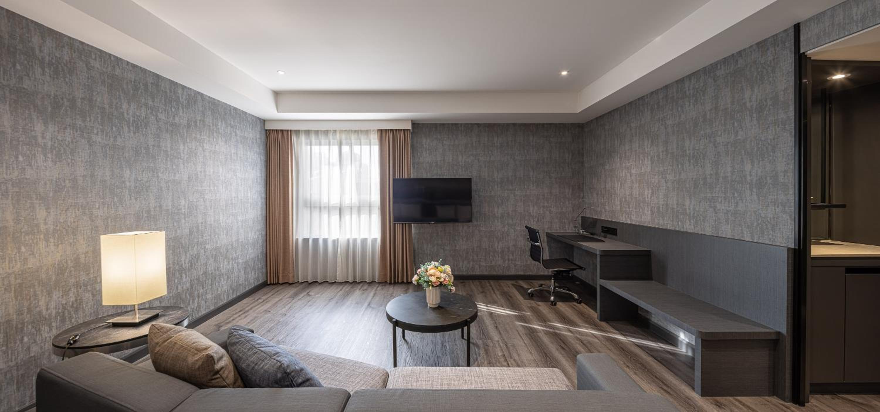 Premier Family Room - Photo 3