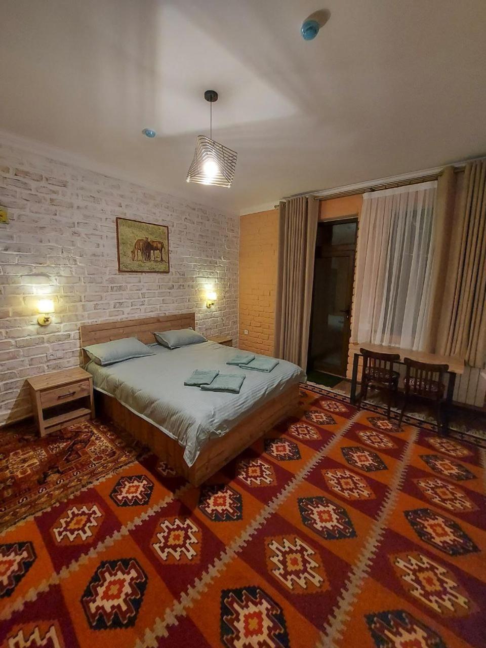 Double Room with Private Bathroom - Photo 1