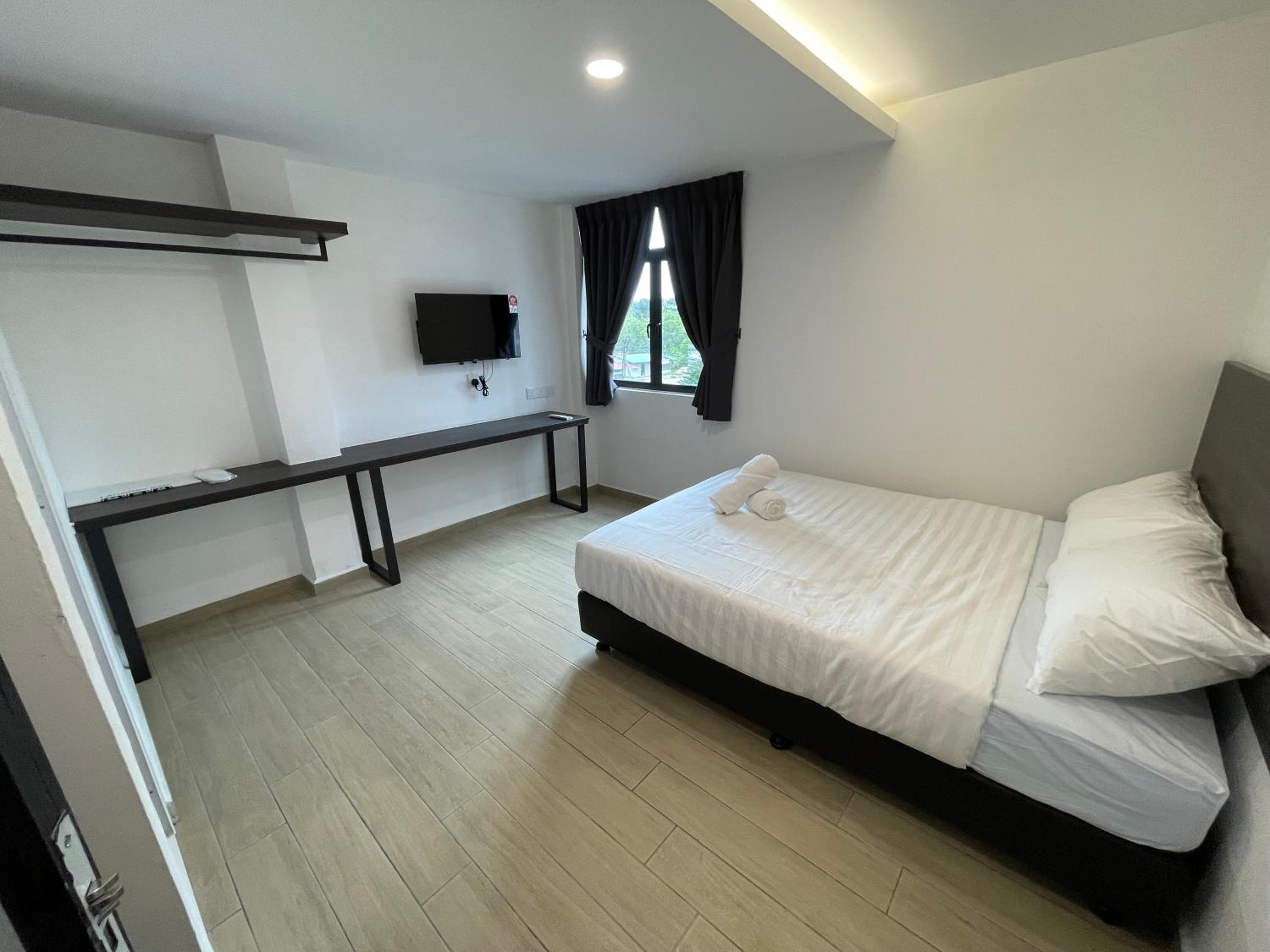 Deluxe Queen Room - Photo 2