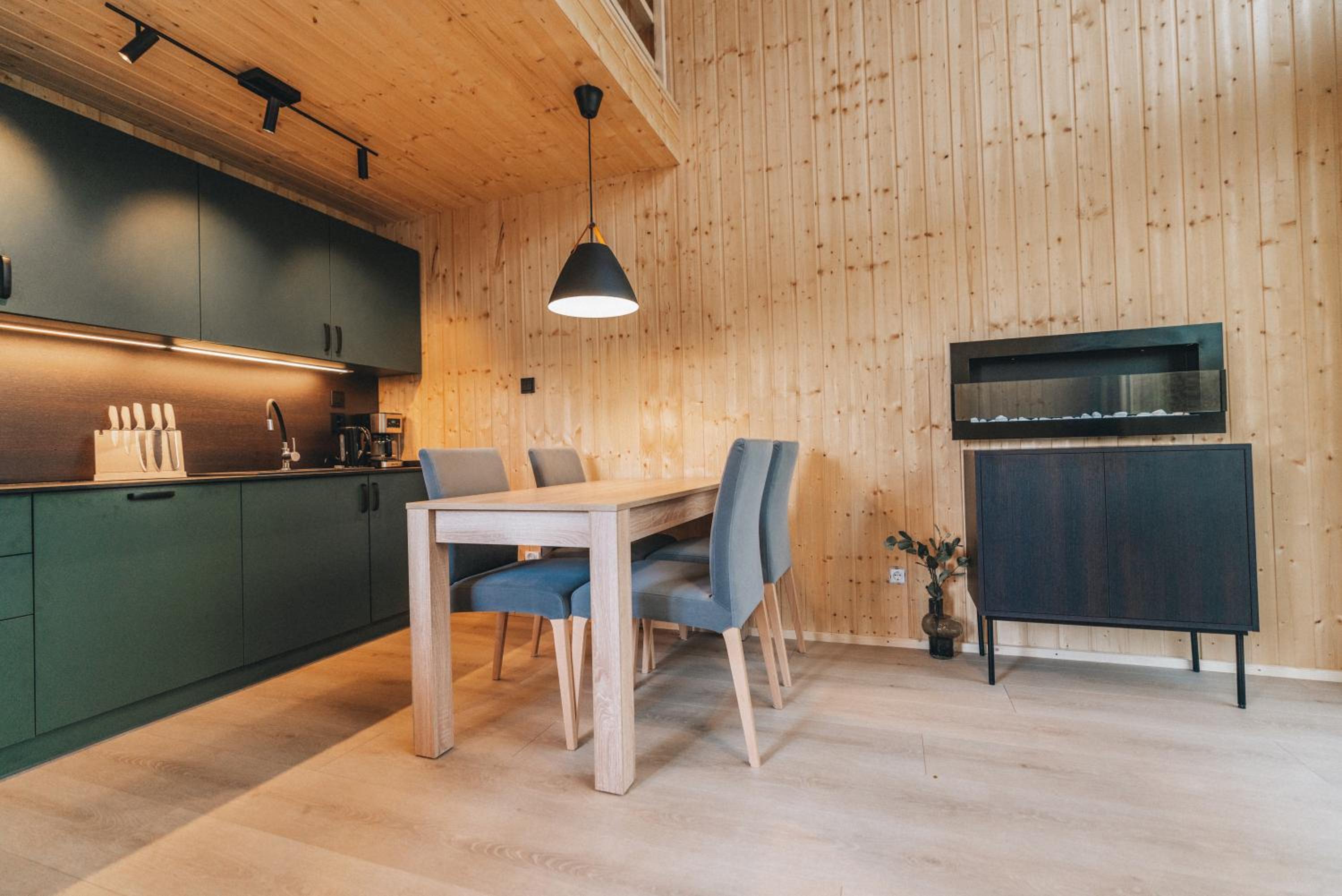 Top Row Cabin  - Photo 6