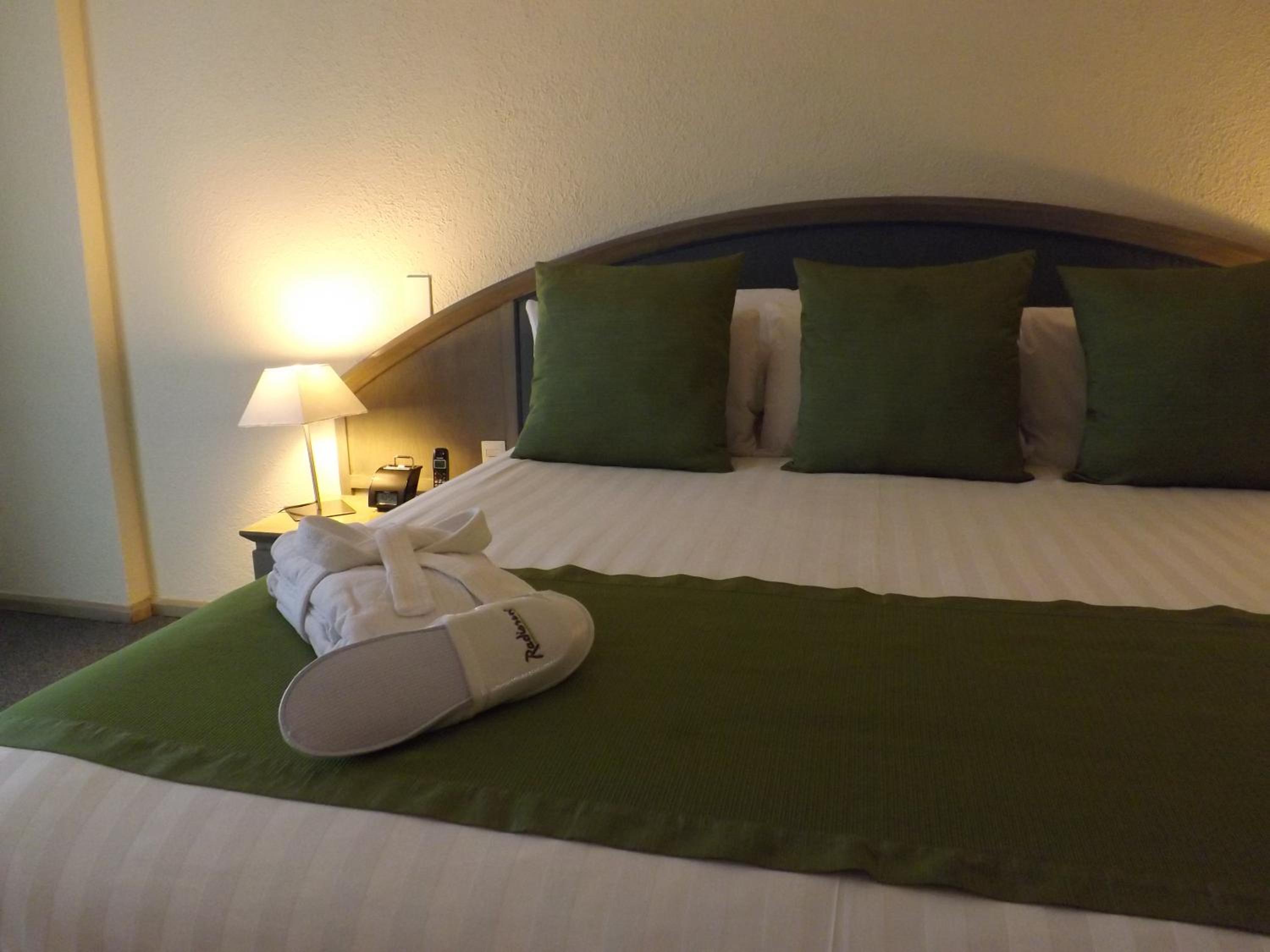 Studio King Suite - Photo 2