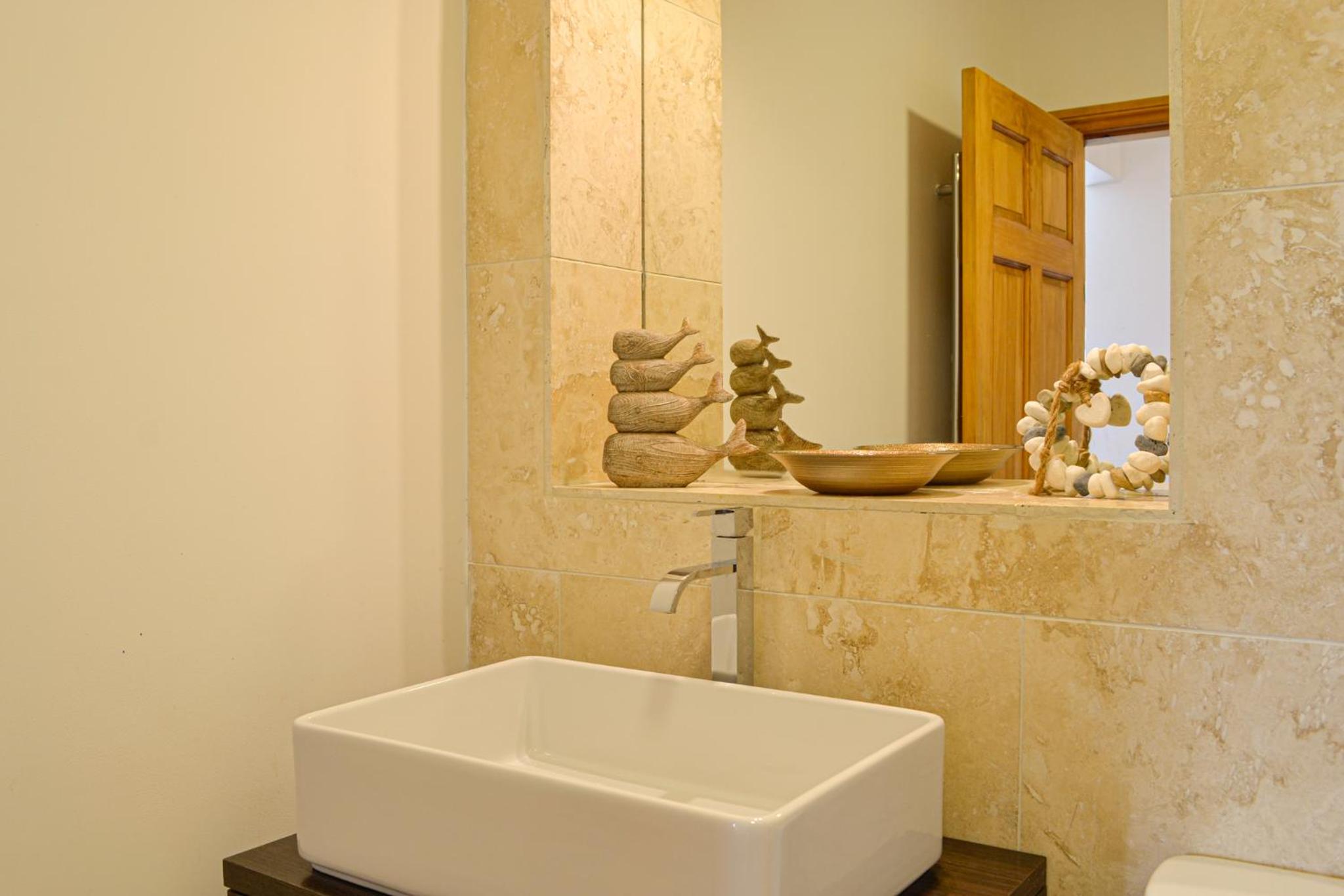 Apartment with Sea View - Photo 6