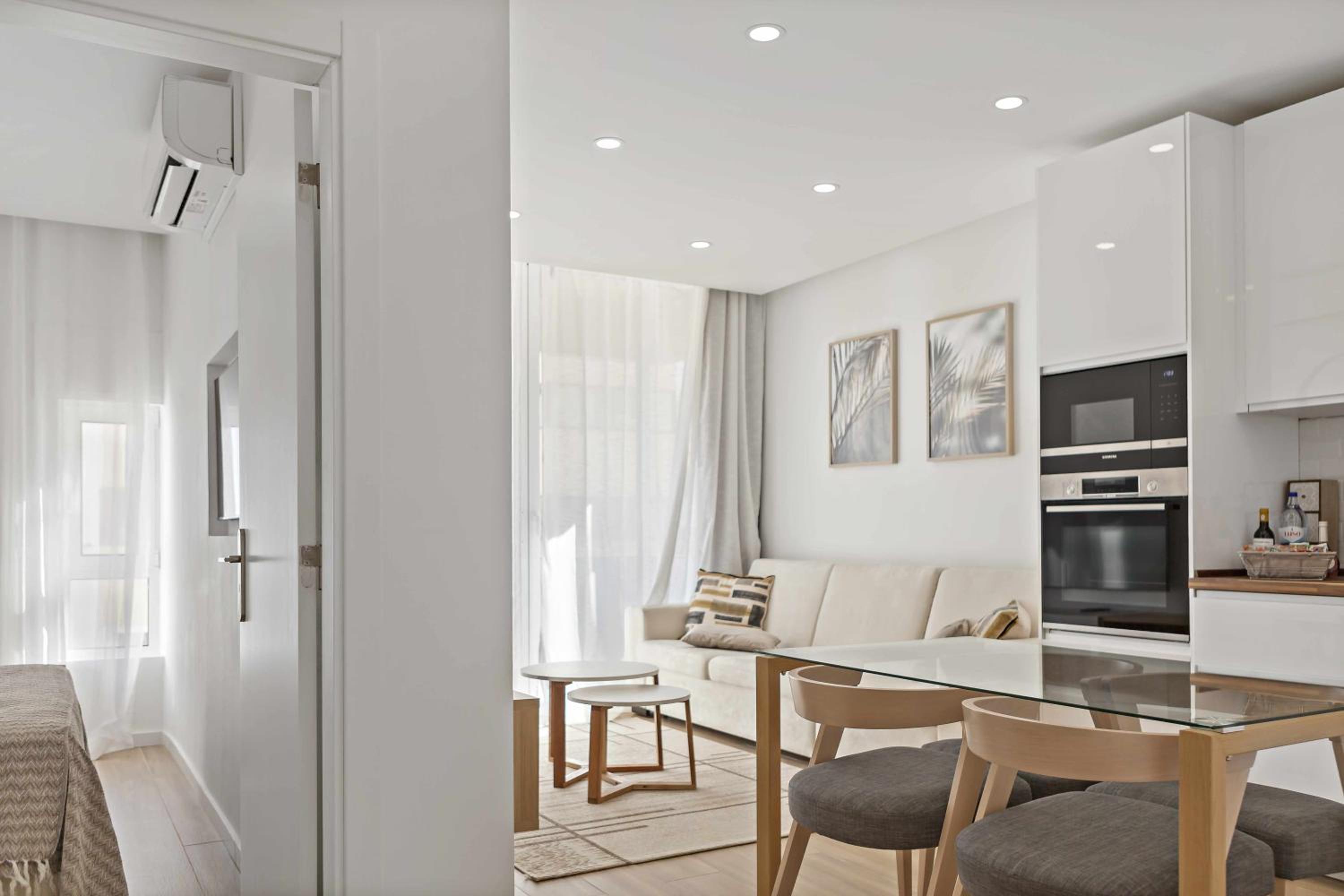 One-Bedroom Apartment photo 1